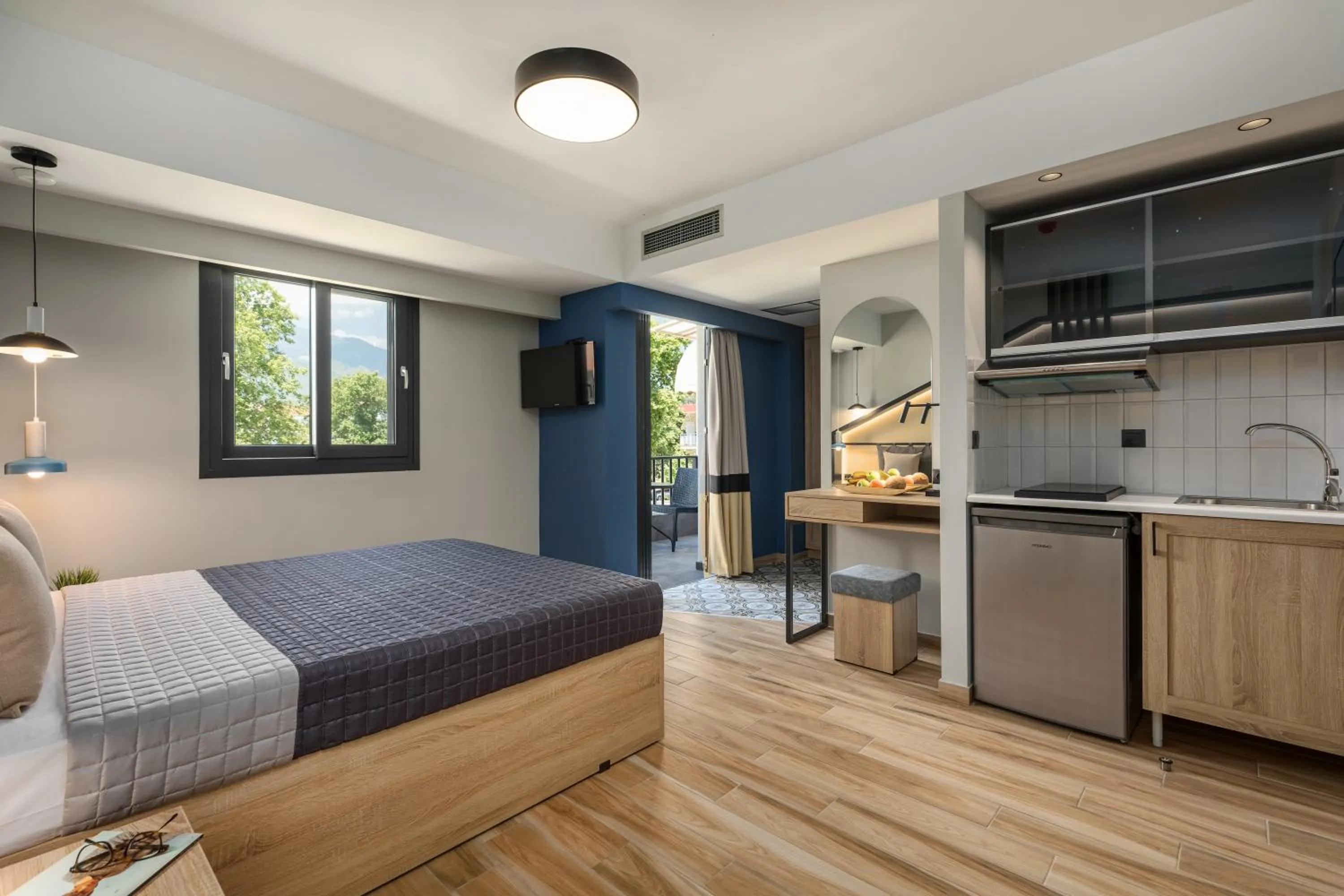 Bedroom, Bed in Pidna