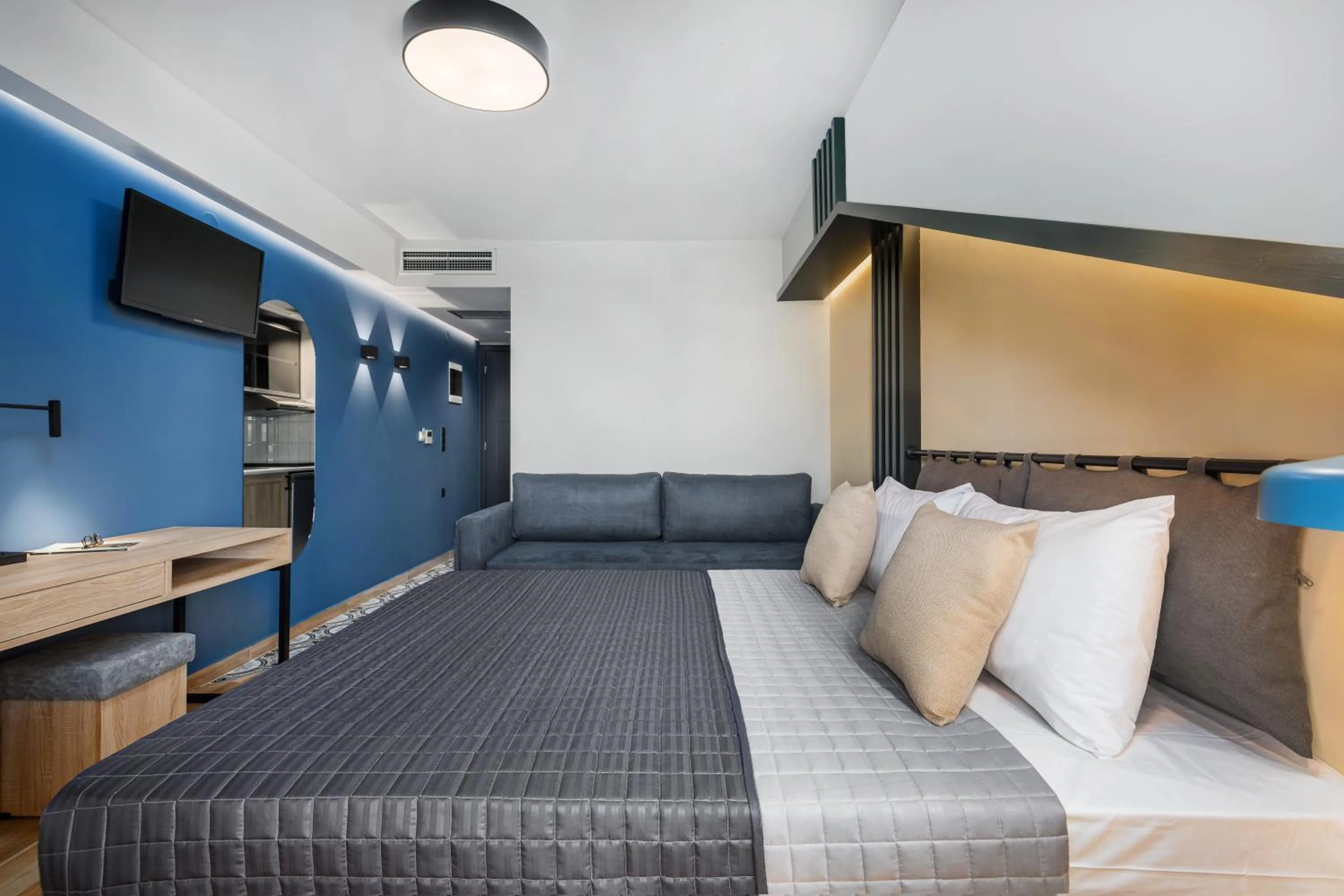 Bedroom, Bed in Pidna