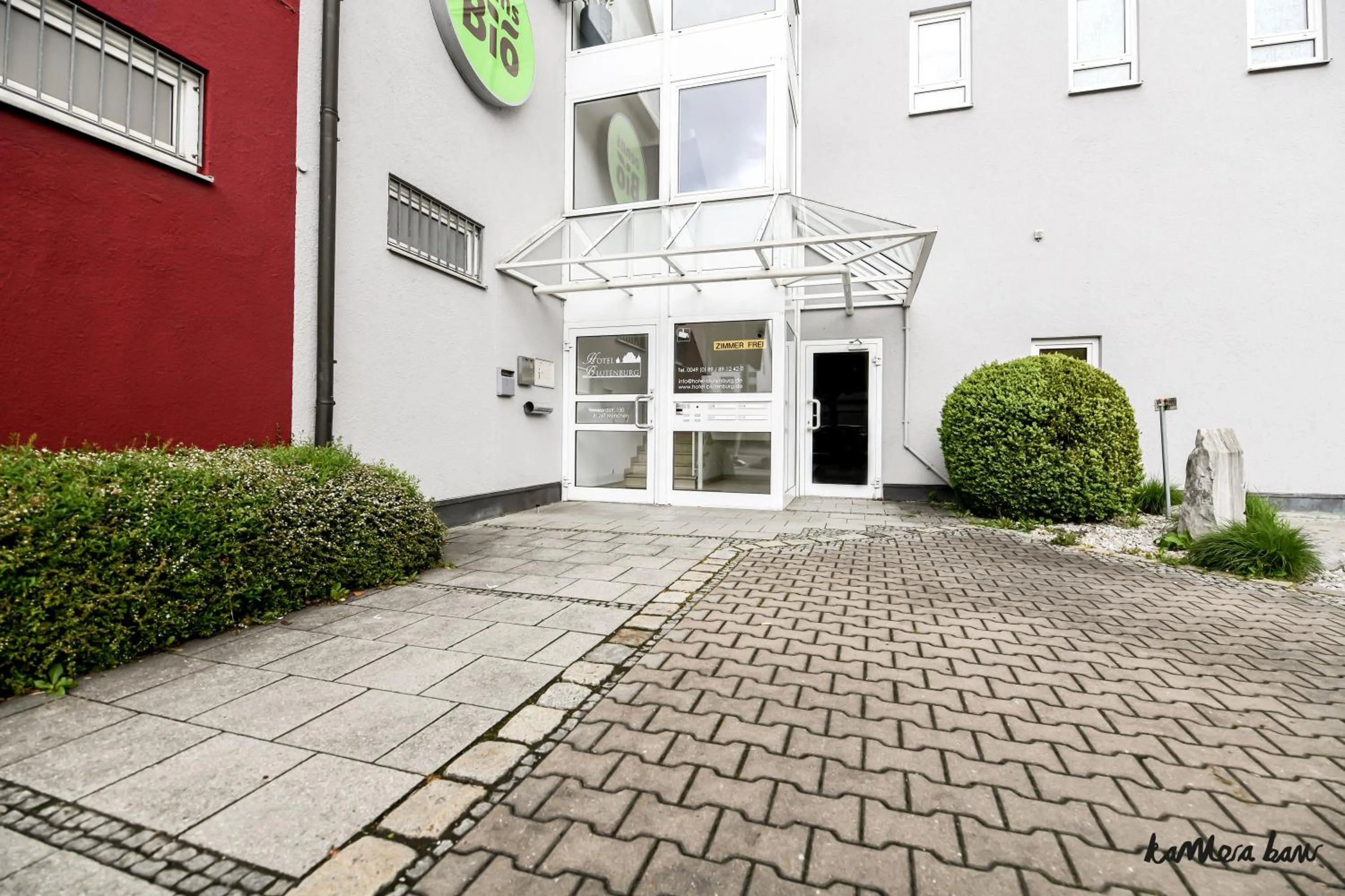 Facade/entrance in Hotel Blutenburg