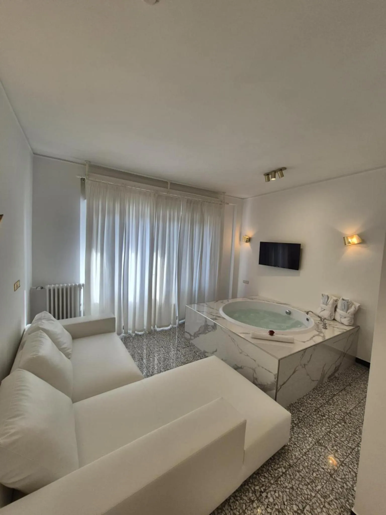 Deluxe Suite with Spa Bath in Eveline 2 - Piscina Privata o Jacuzzi