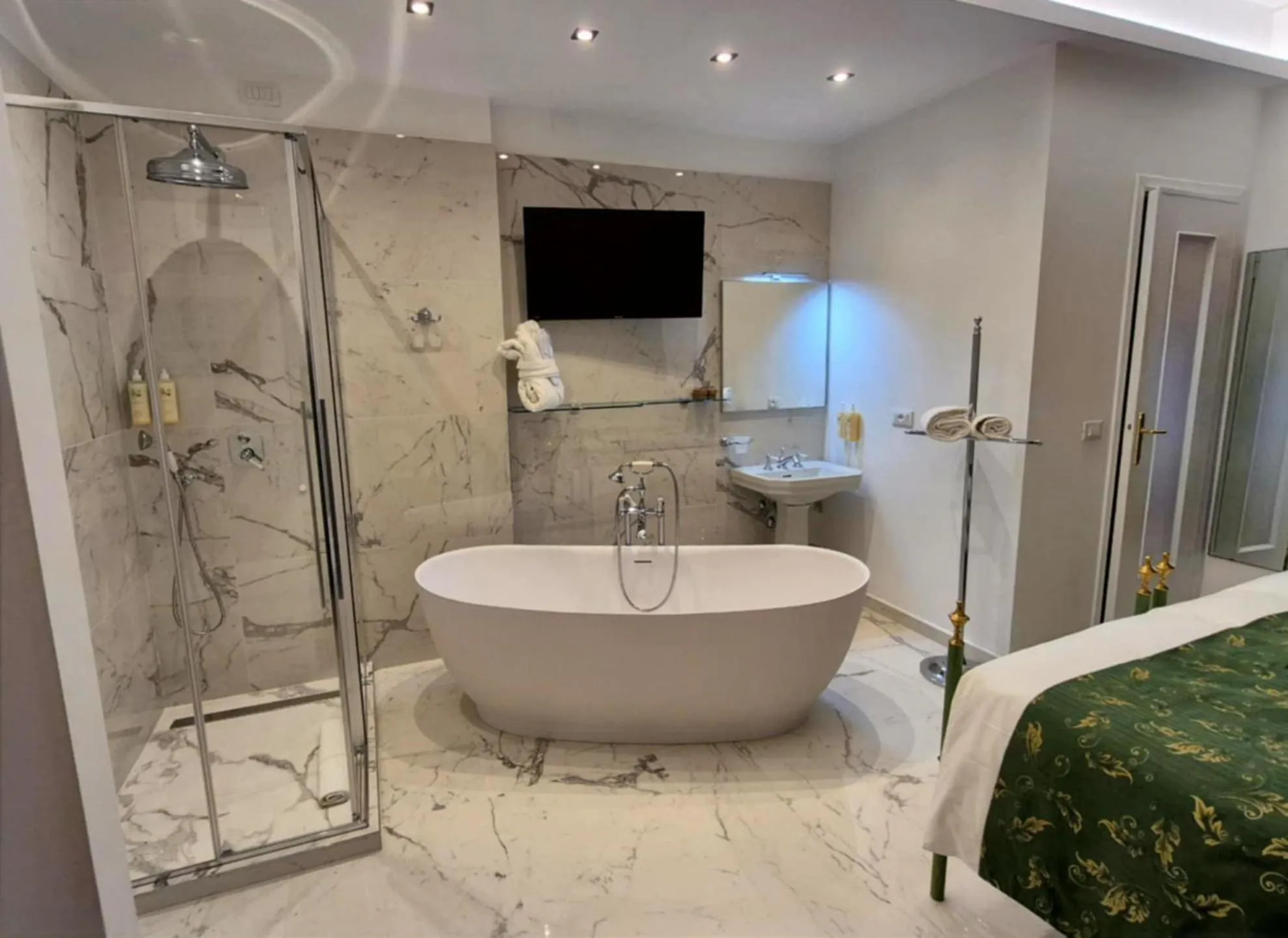 Bed in Eveline 2 - Piscina Privata o Jacuzzi