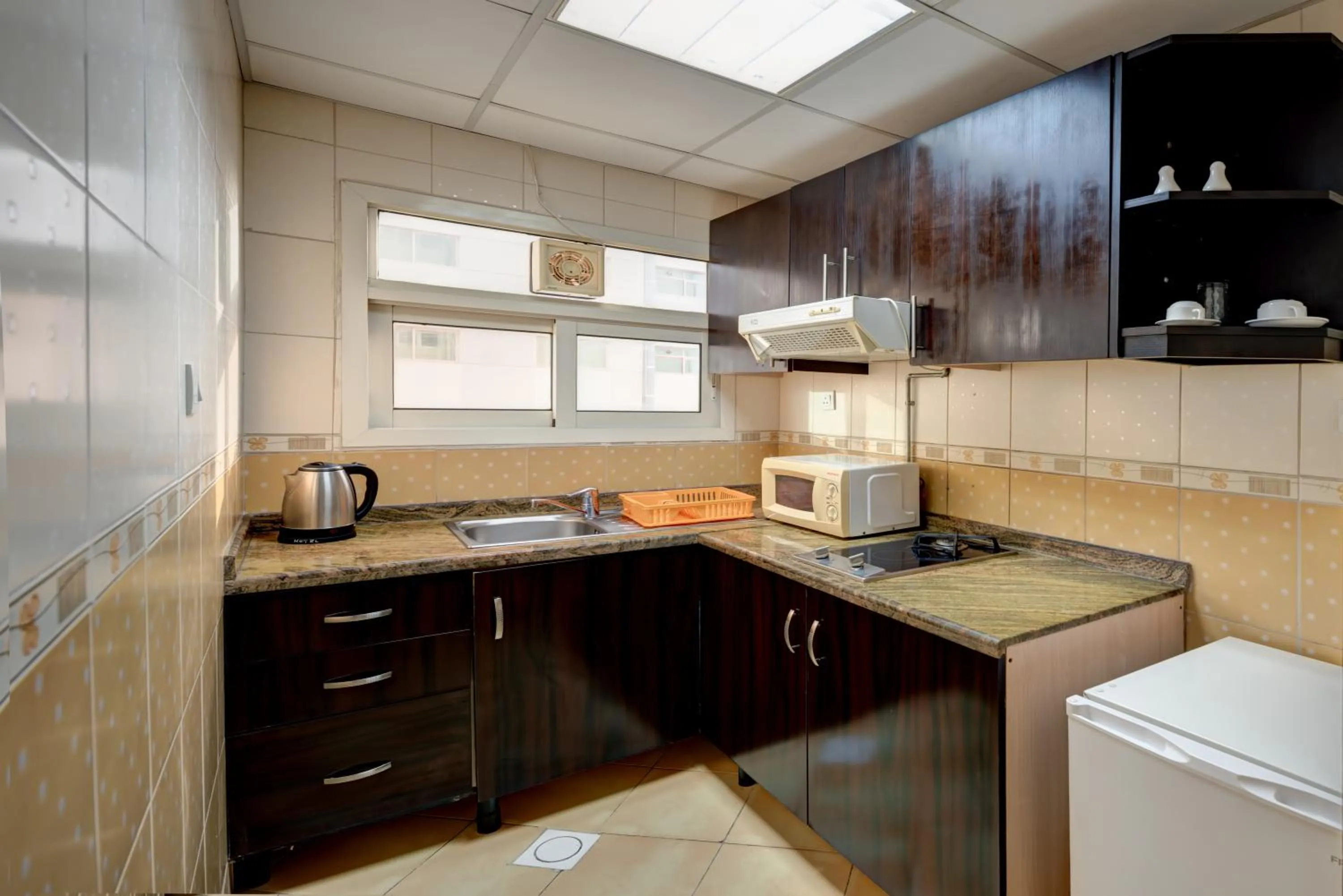 Kitchen or kitchenette in Al Hayat Hotel Apartments
