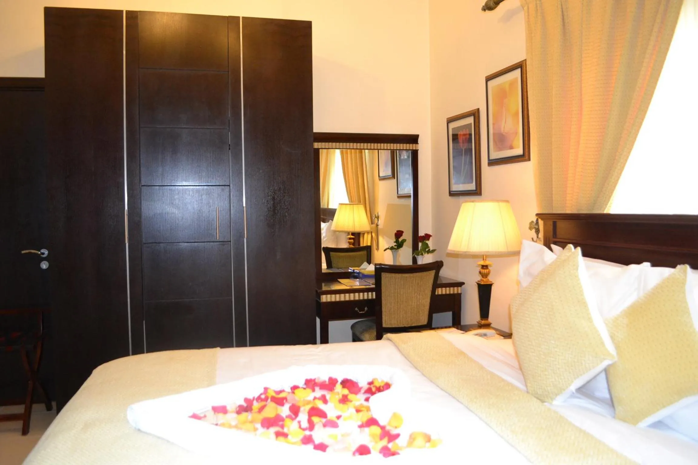 Bedroom, Bed in Al Hayat Hotel Apartments