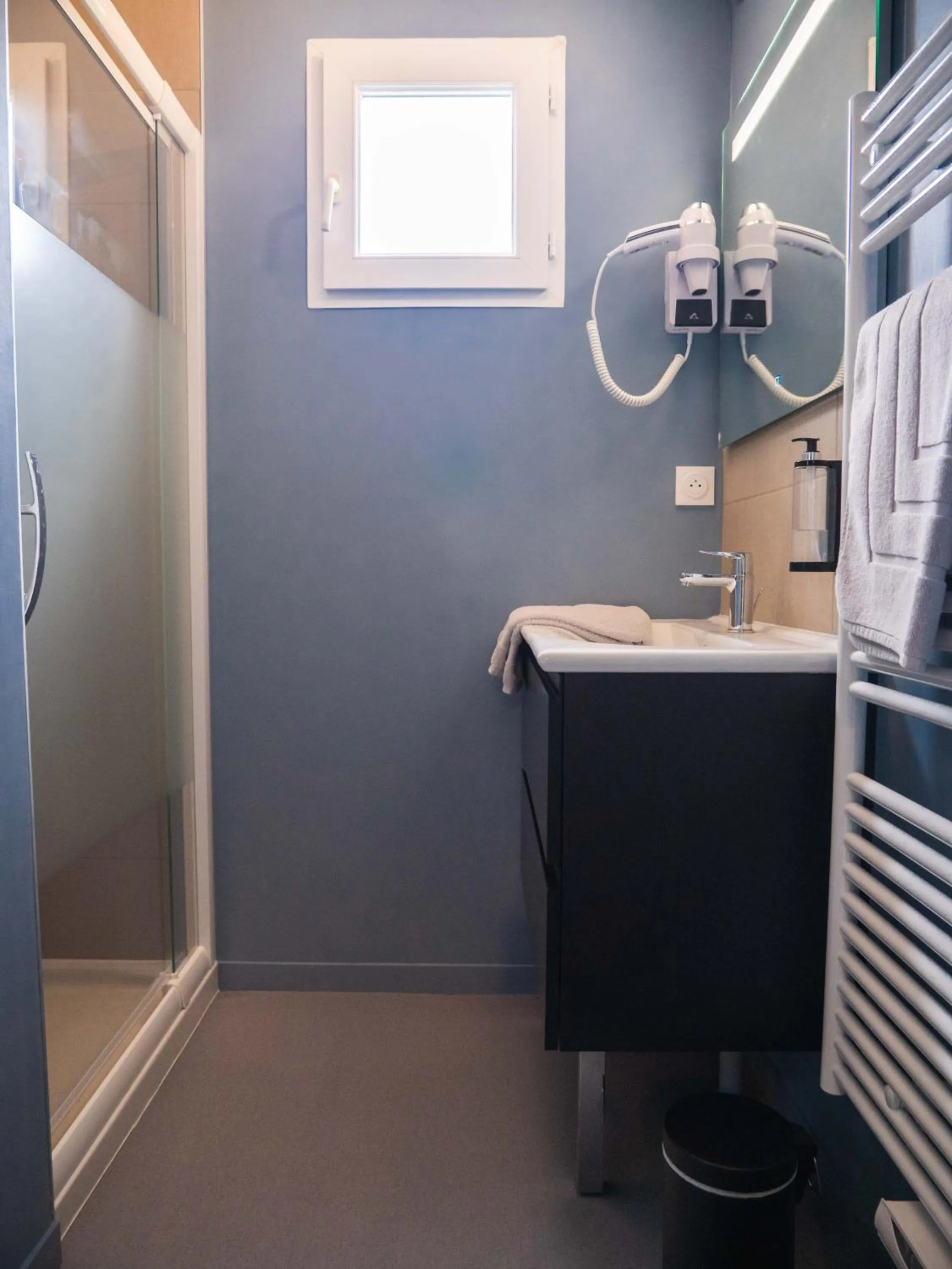 Bathroom in Logis hôtels Le Saint Pierre