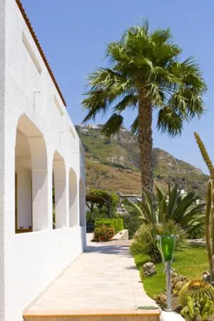 Garden in Hotel Villa Miralisa