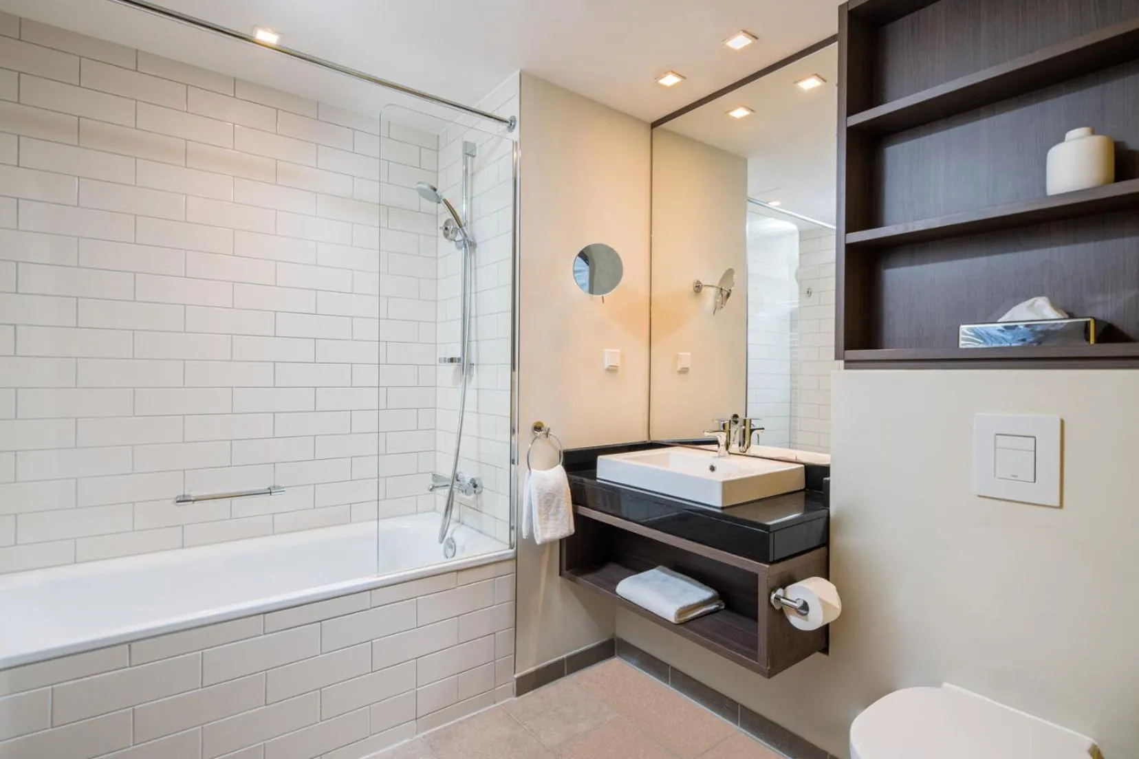 Bathroom in Citadines City Centre Frankfurt