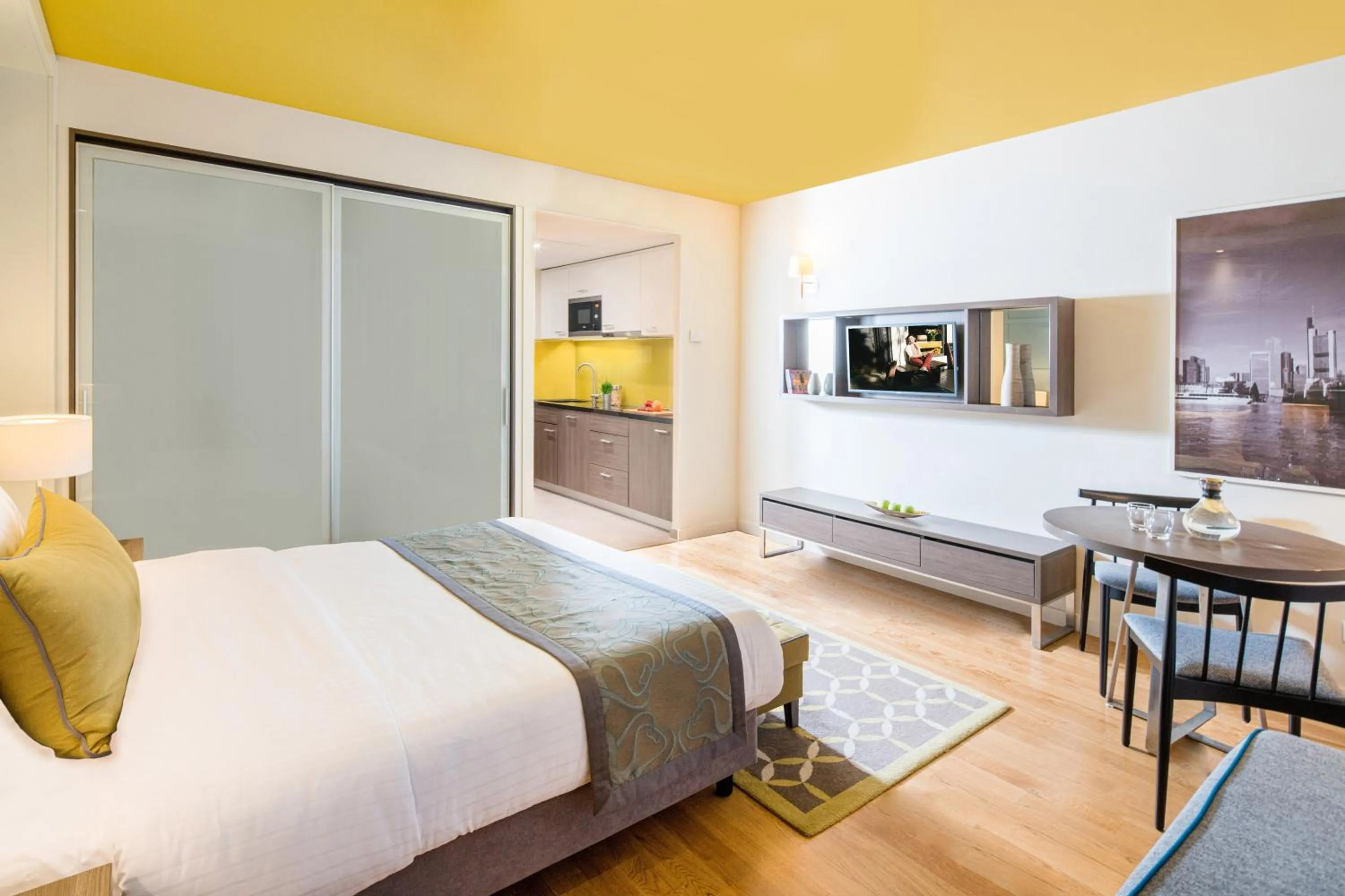 Bed in Citadines City Centre Frankfurt