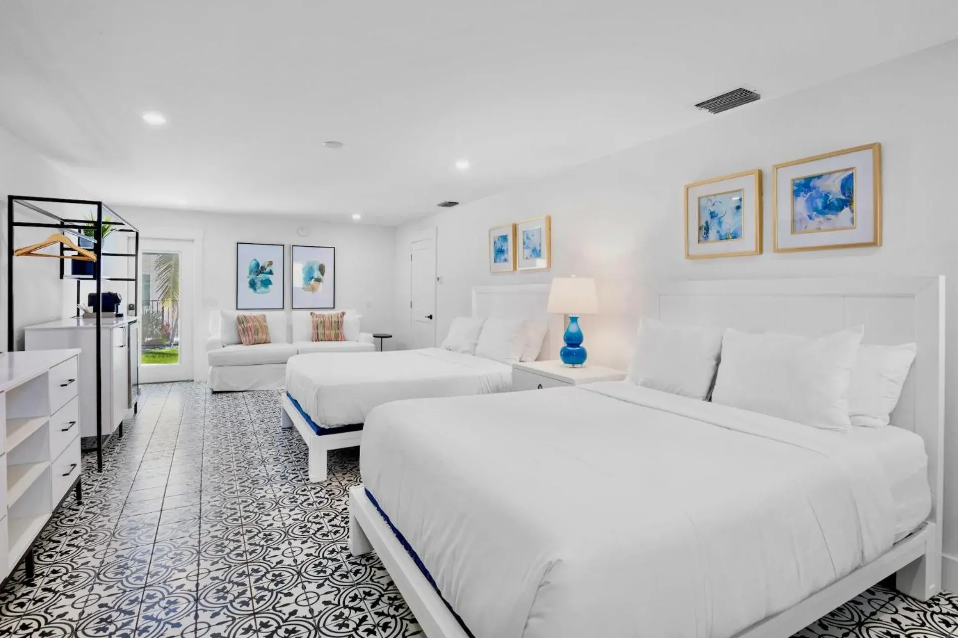 Deluxe Queen Suite in Pelican Post at Anna Maria Island Inn Deluxe Queen Suite in Pelican Post at Anna Maria Island Inn