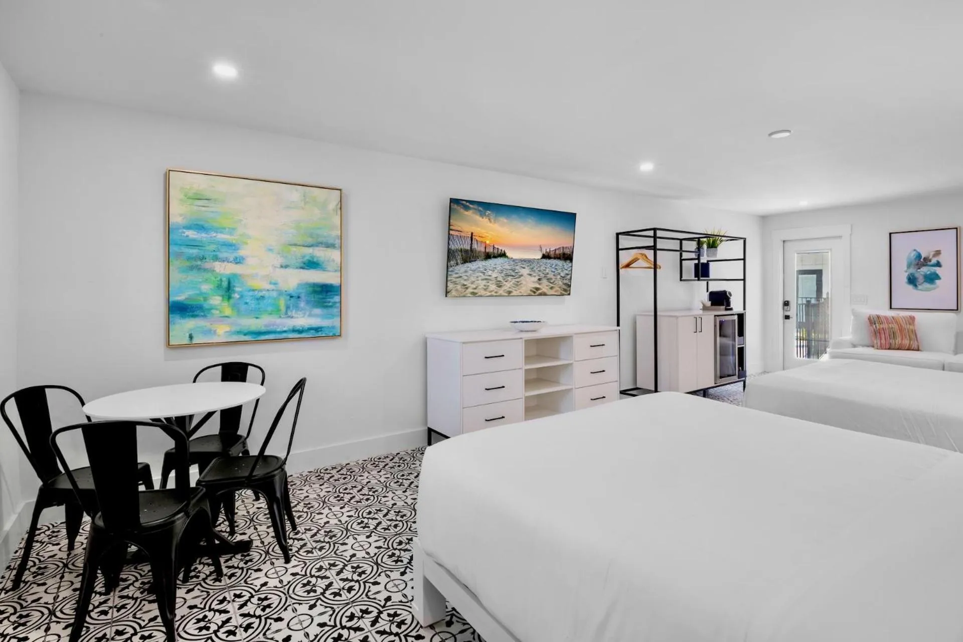 Photo of the whole room, Bed in Pelican Post at Anna Maria Island Inn