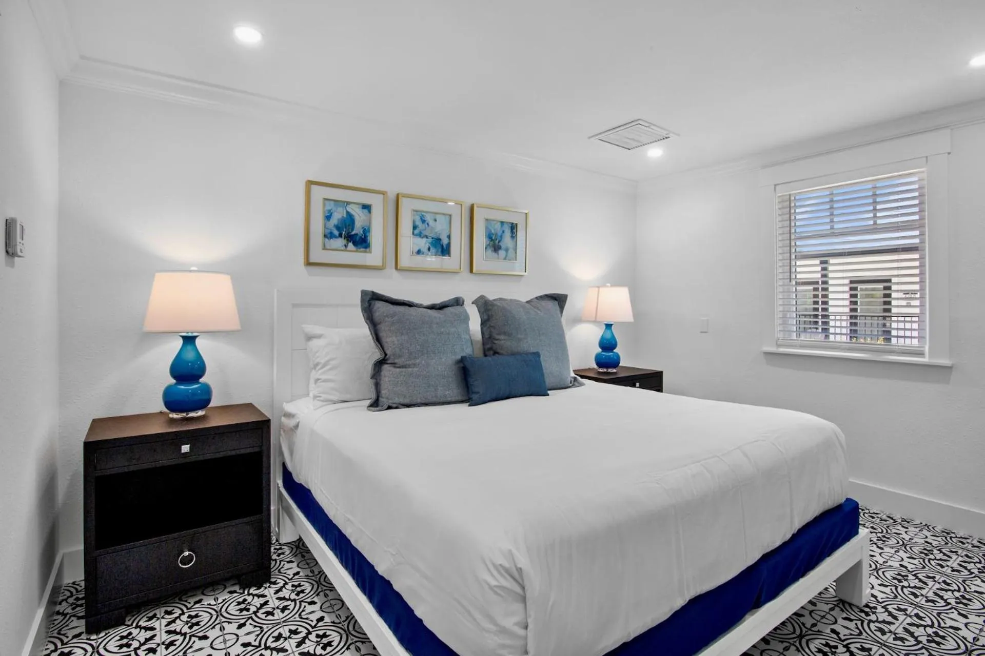 Bed in Pelican Post at Anna Maria Island Inn