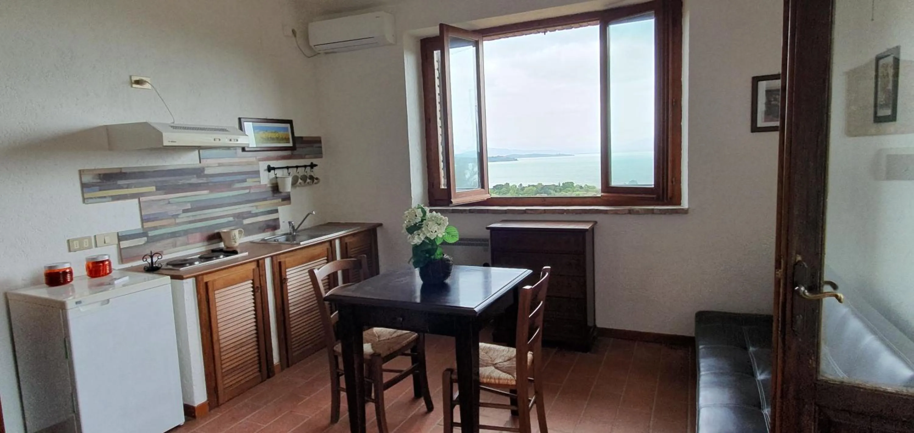 Kitchen or kitchenette in PoloTuristicoUmbria Rustico con Piscina Vista Lago