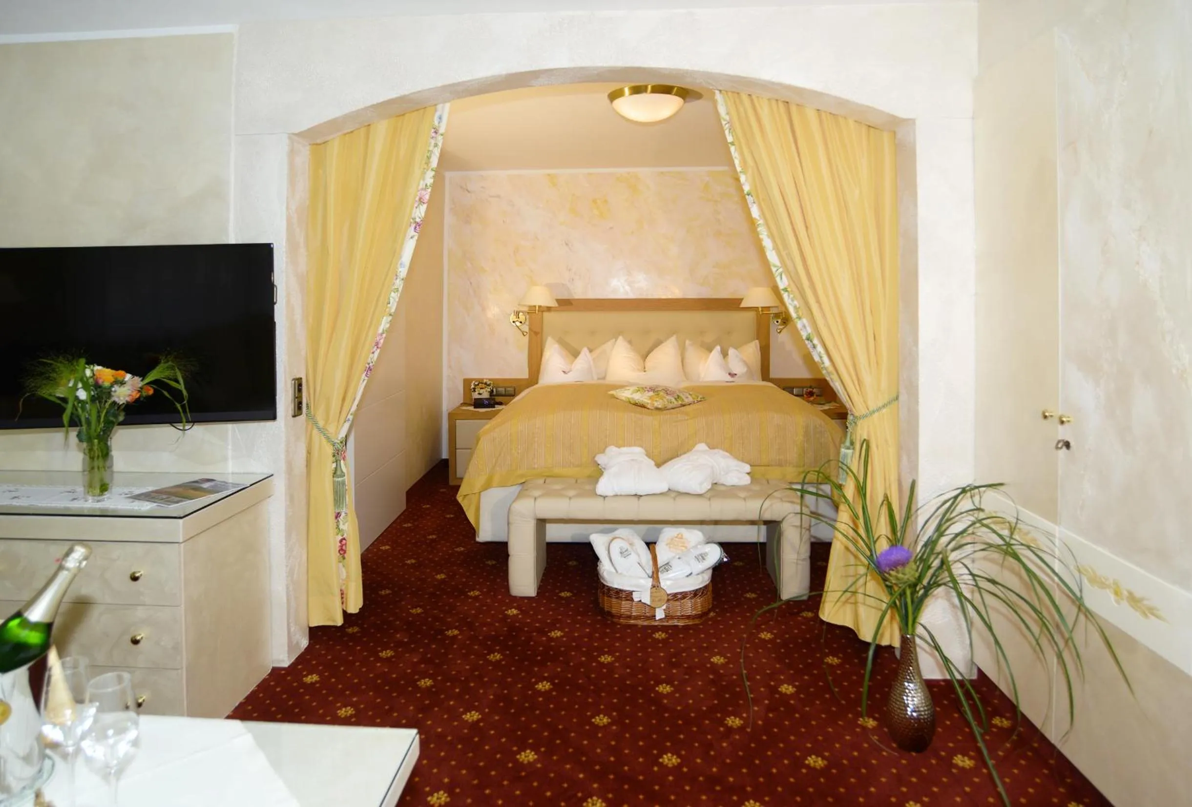 Photo of the whole room, Bed in Hotel Krone Igelsberg