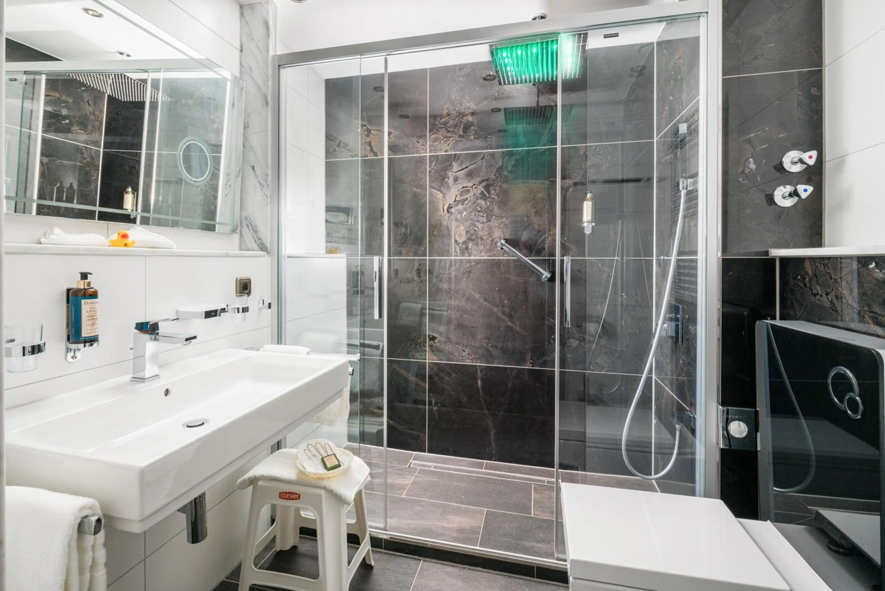 Shower in Hotel Krone Igelsberg