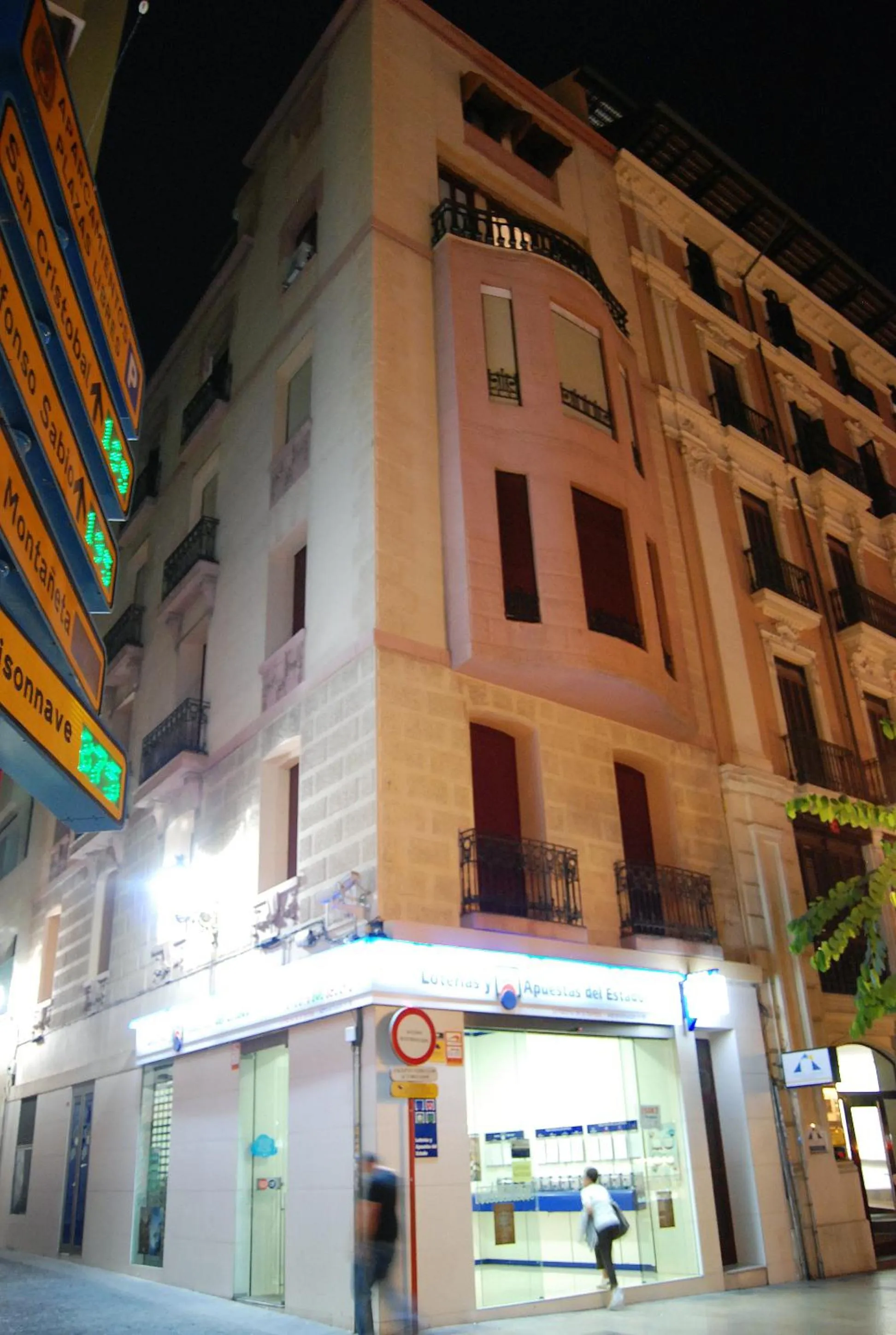 Facade/entrance in Apartamentos Boni