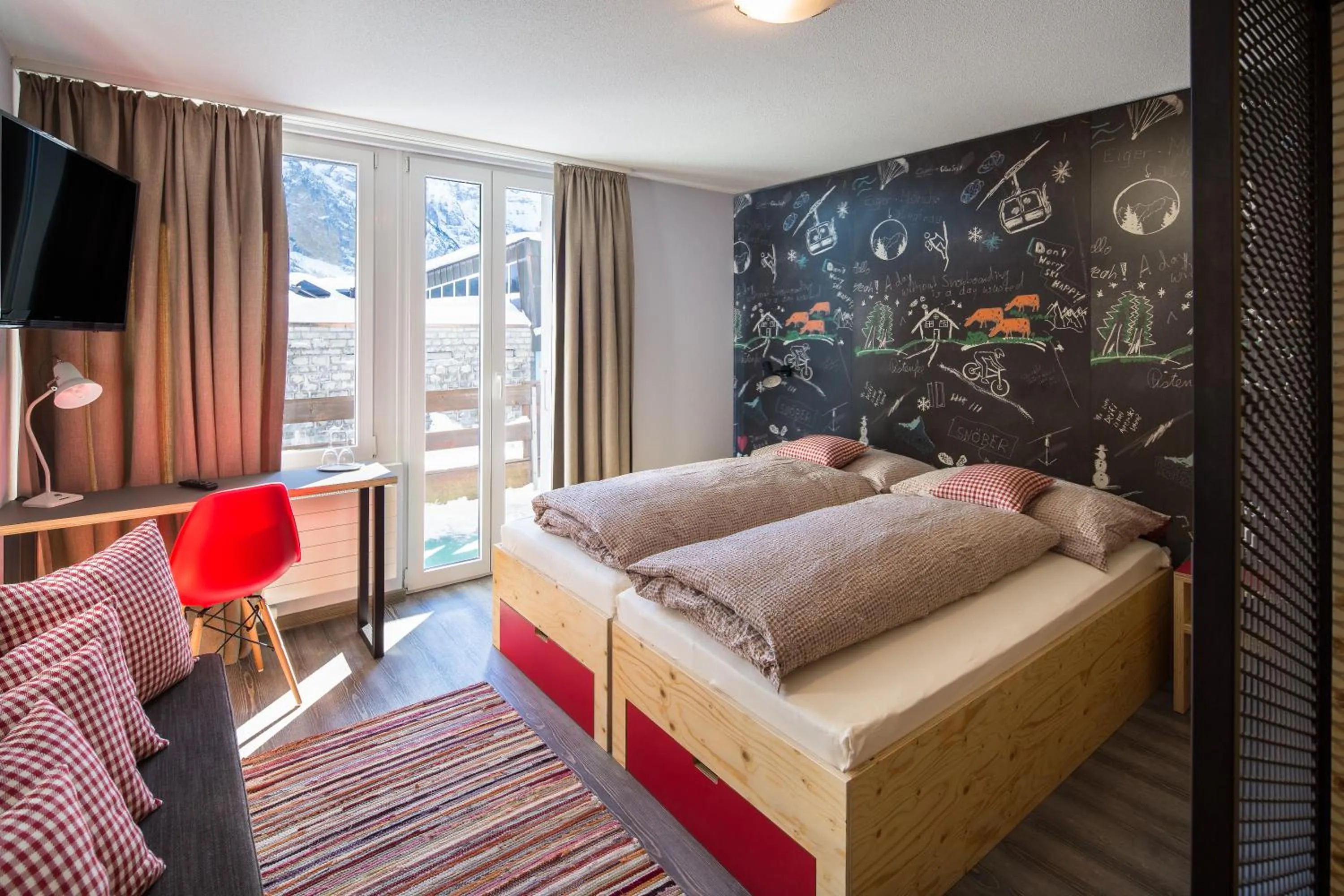 Family Room with Mountain View and Private Bathroom - single occupancy in Eiger Guesthouse