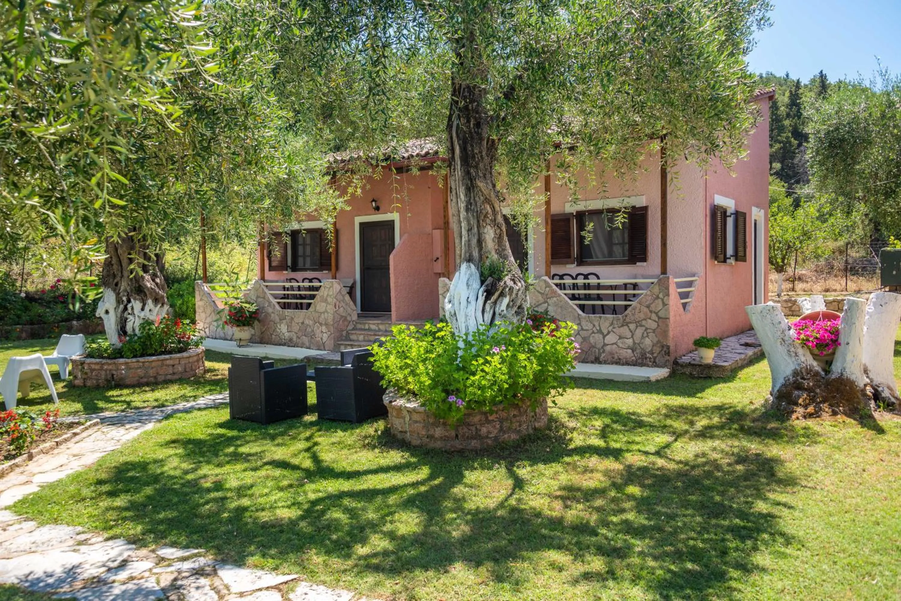 Property building in Anneta Studios