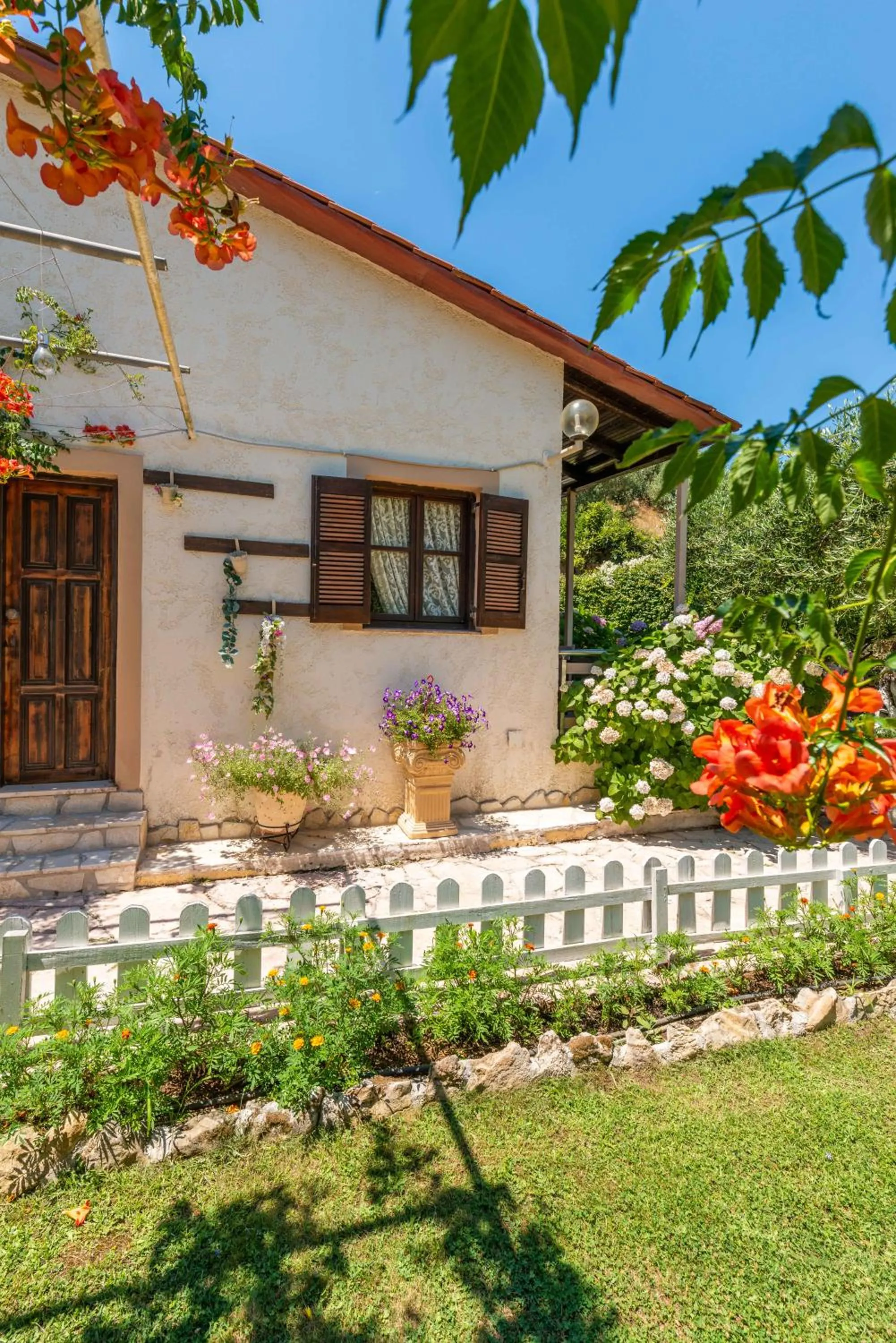 Property building in Anneta Studios