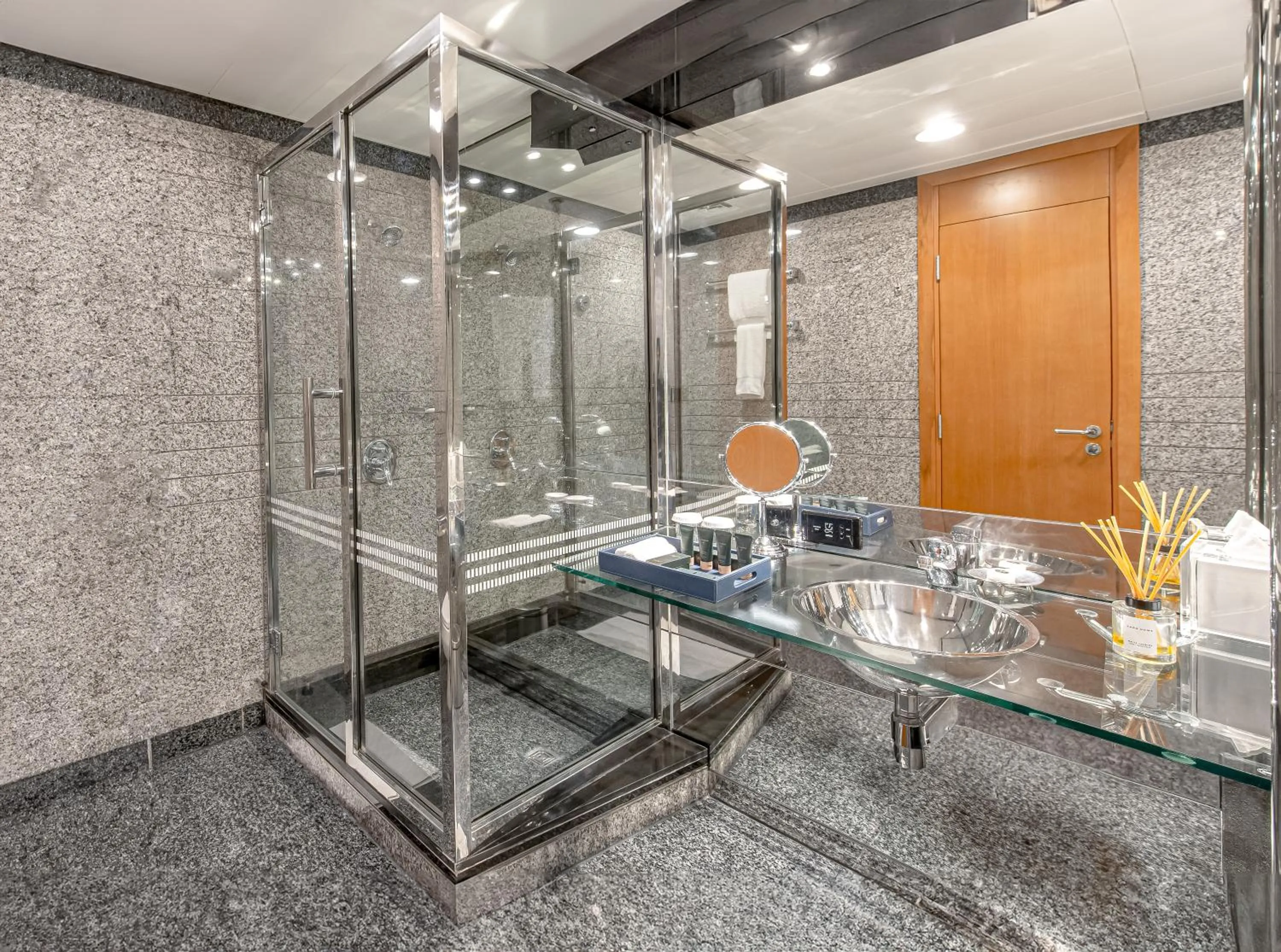 Shower in Mövenpick Dubai Creek