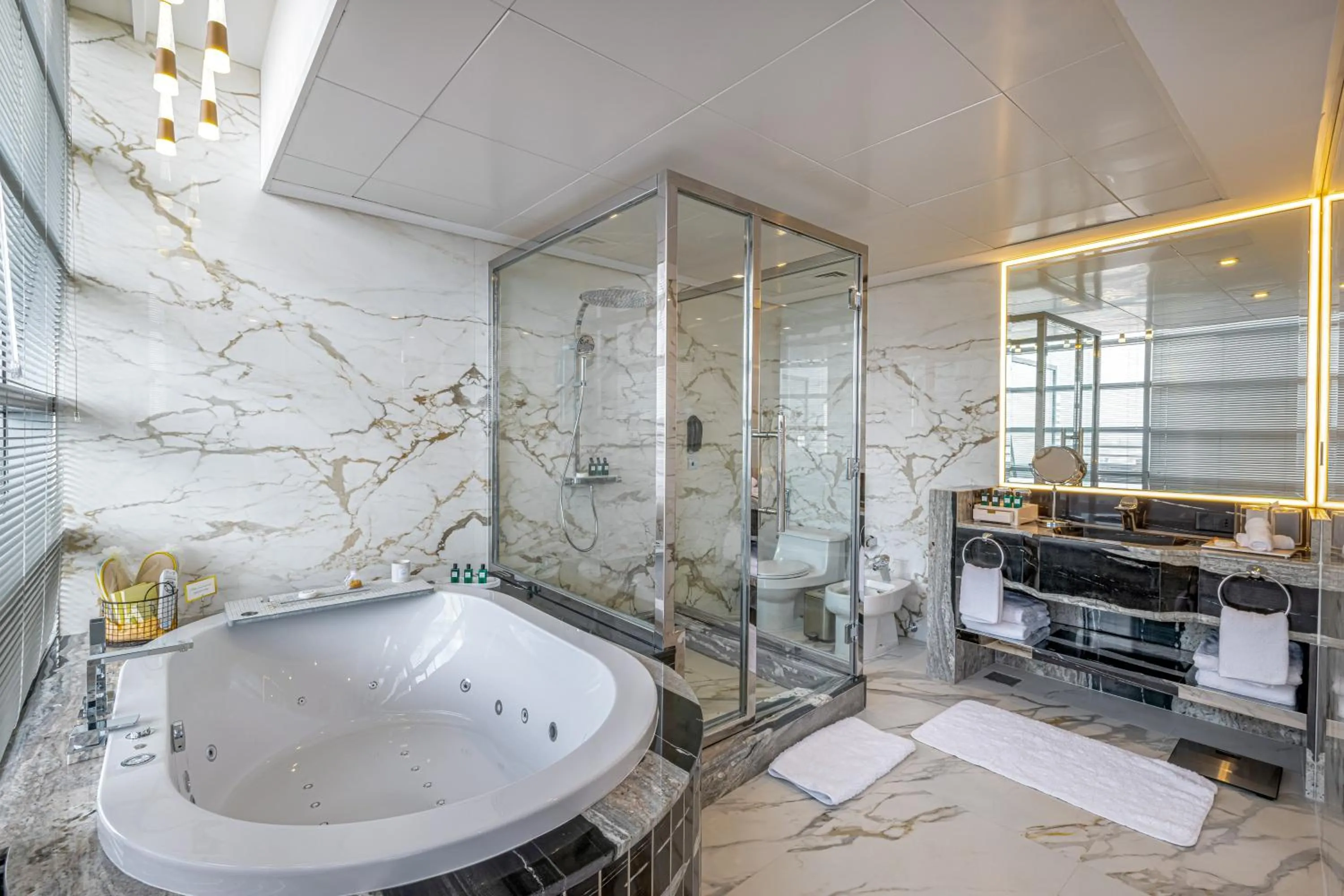 Bathroom in Mövenpick Dubai Creek