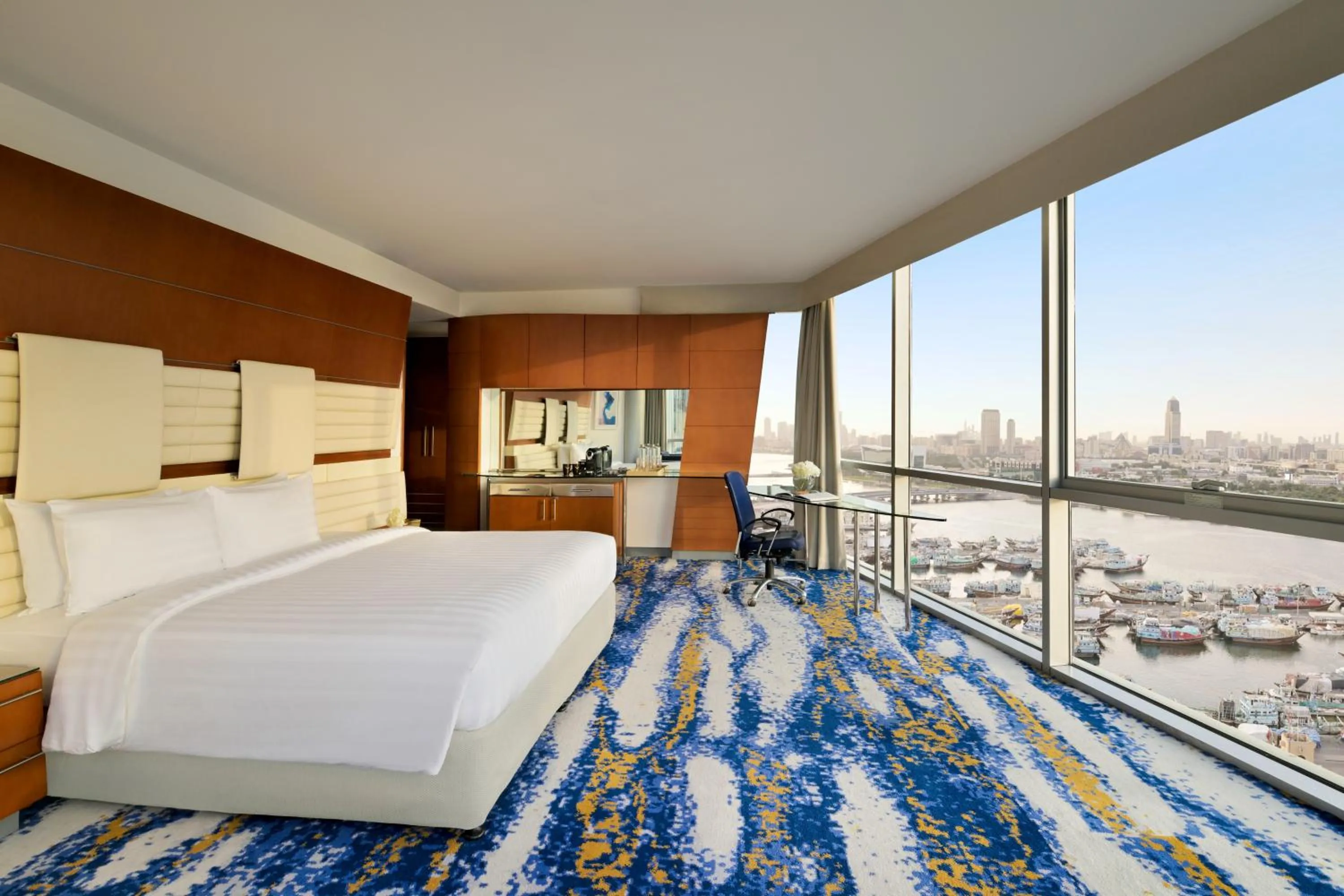 View (from property/room), Bed in Mövenpick Dubai Creek