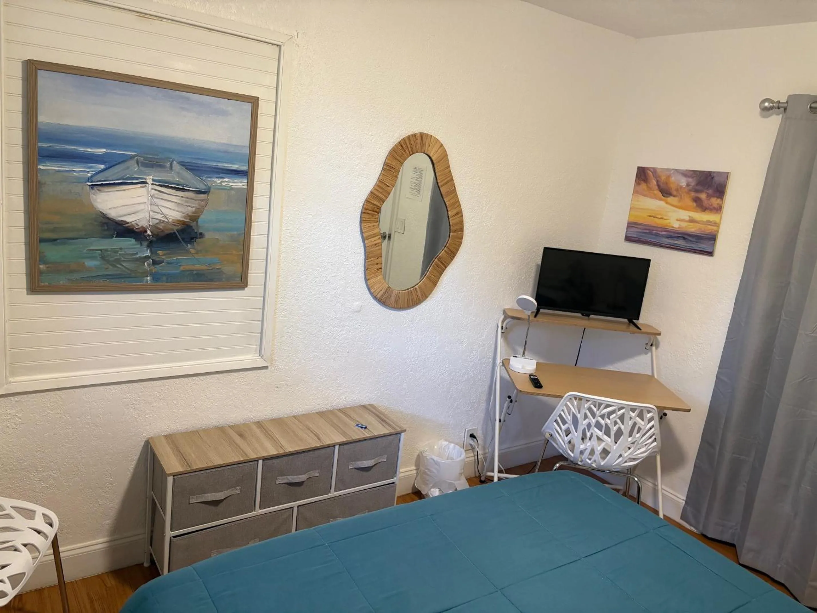 Photo of the whole room, Bed in Mermaid's Lighthouse