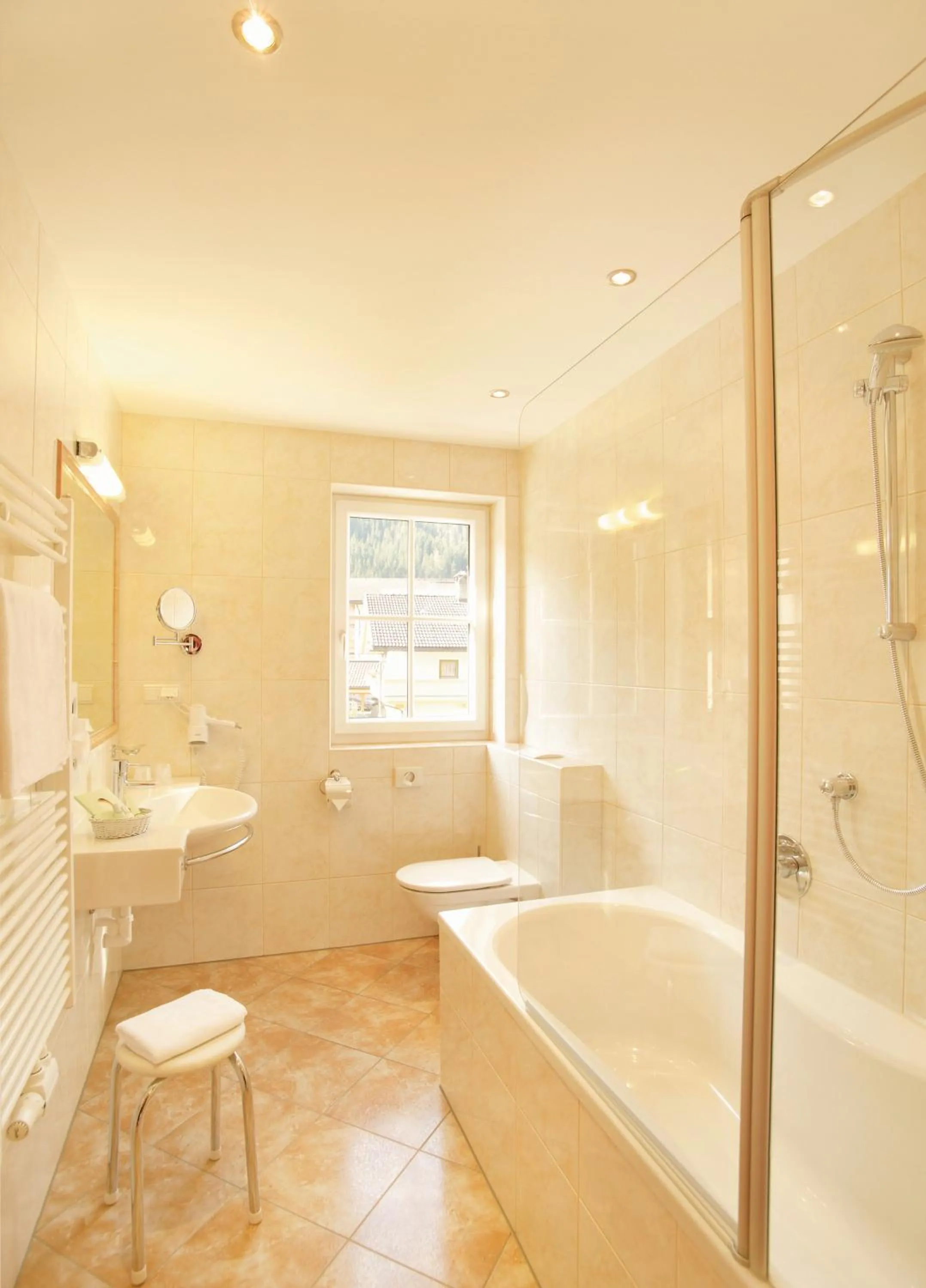 Bathroom in Alpenherz Hotel Garni