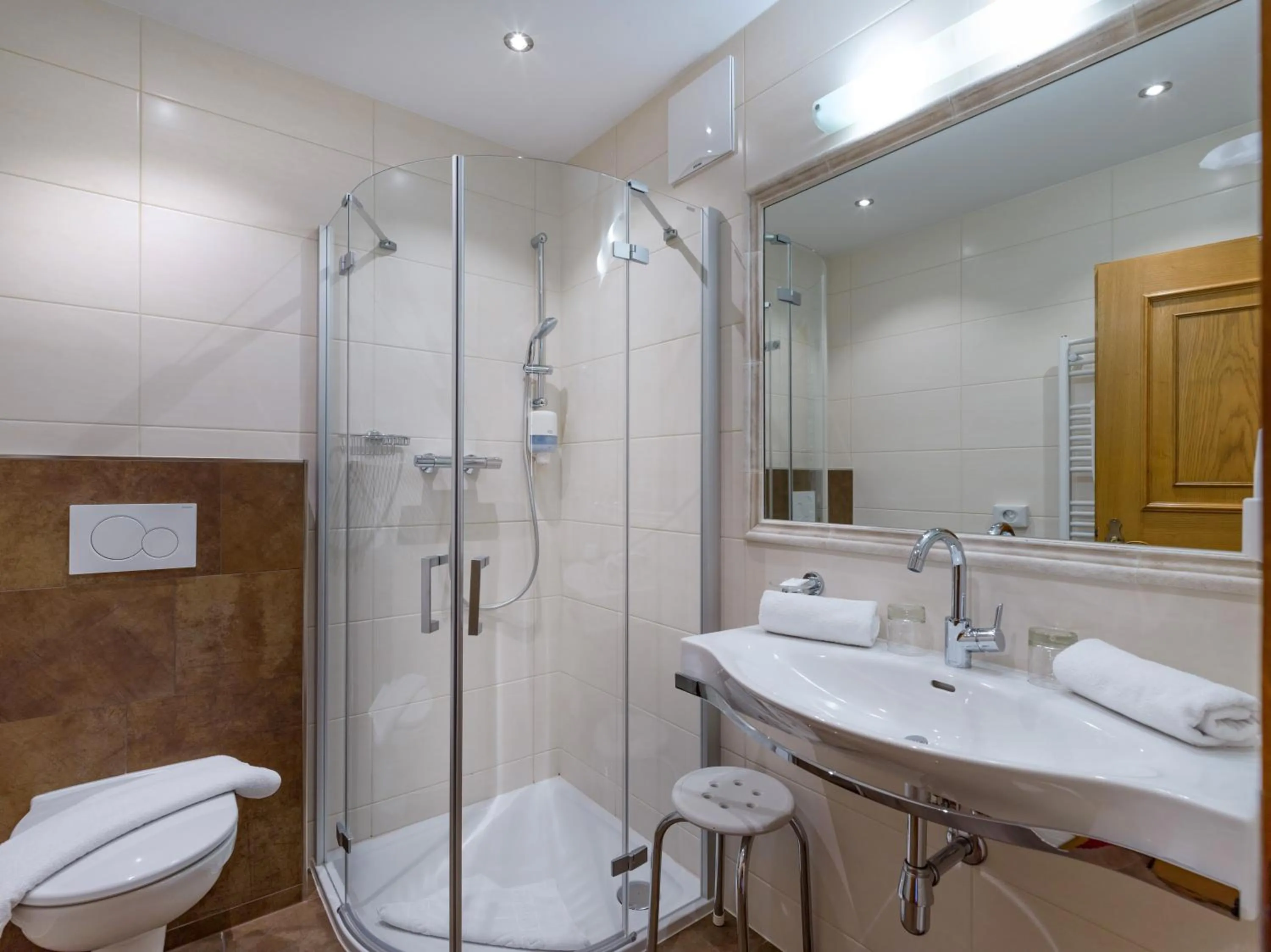 Bathroom in Alpenherz Hotel Garni