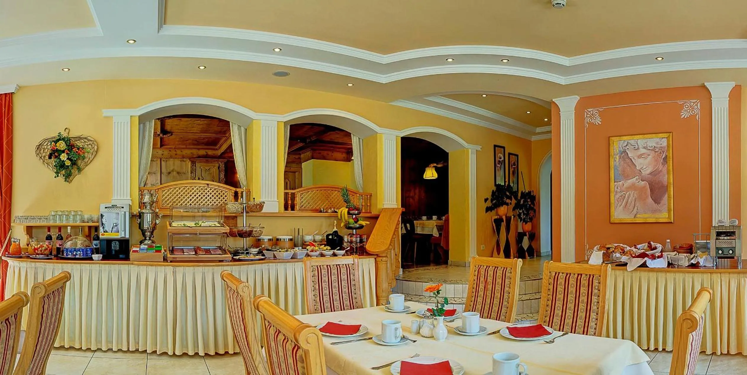 Breakfast in Alpenherz Hotel Garni