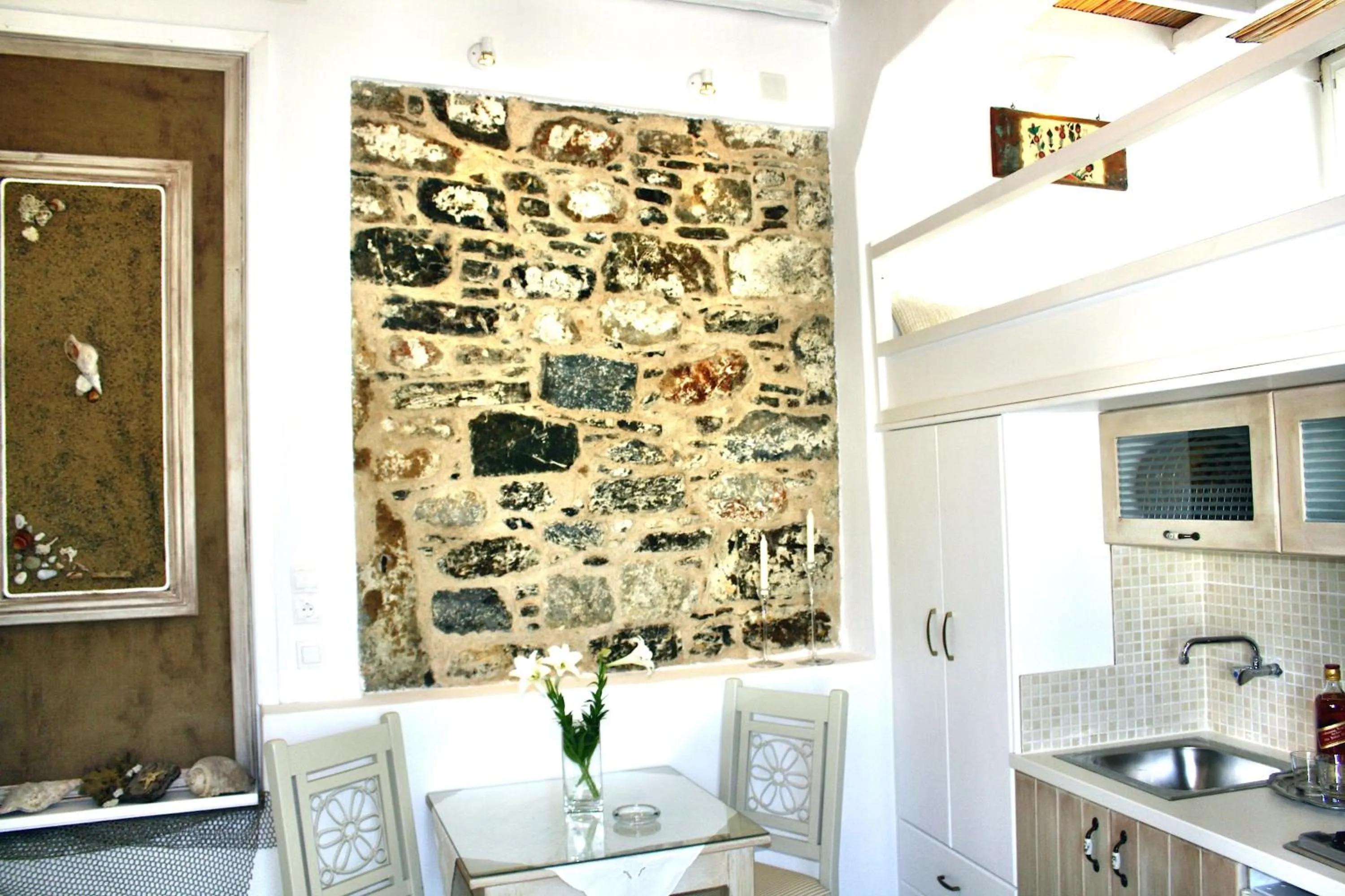 Dining area in Mariakis Studios