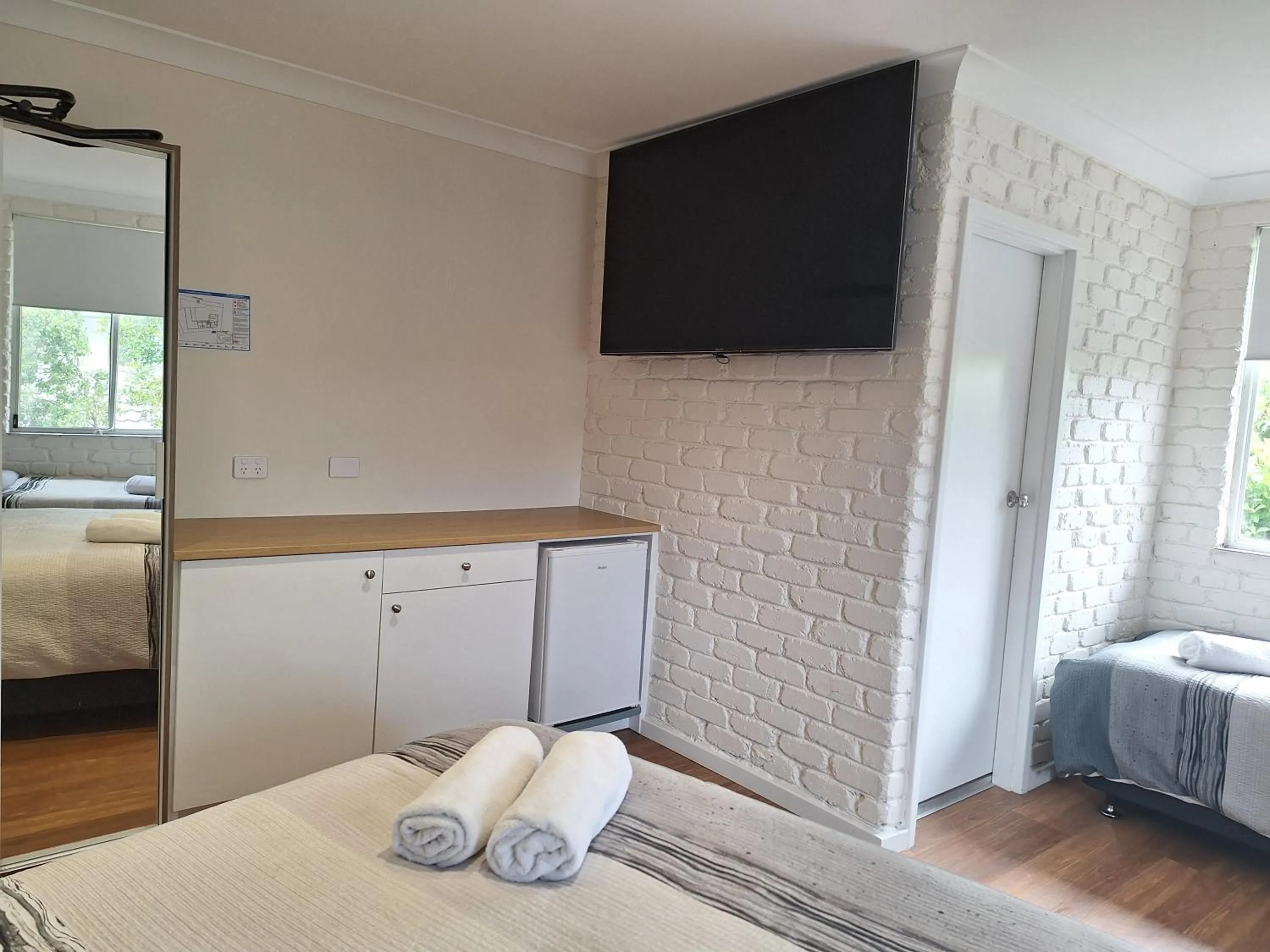 TV and multimedia, Bed in Bay House Motel