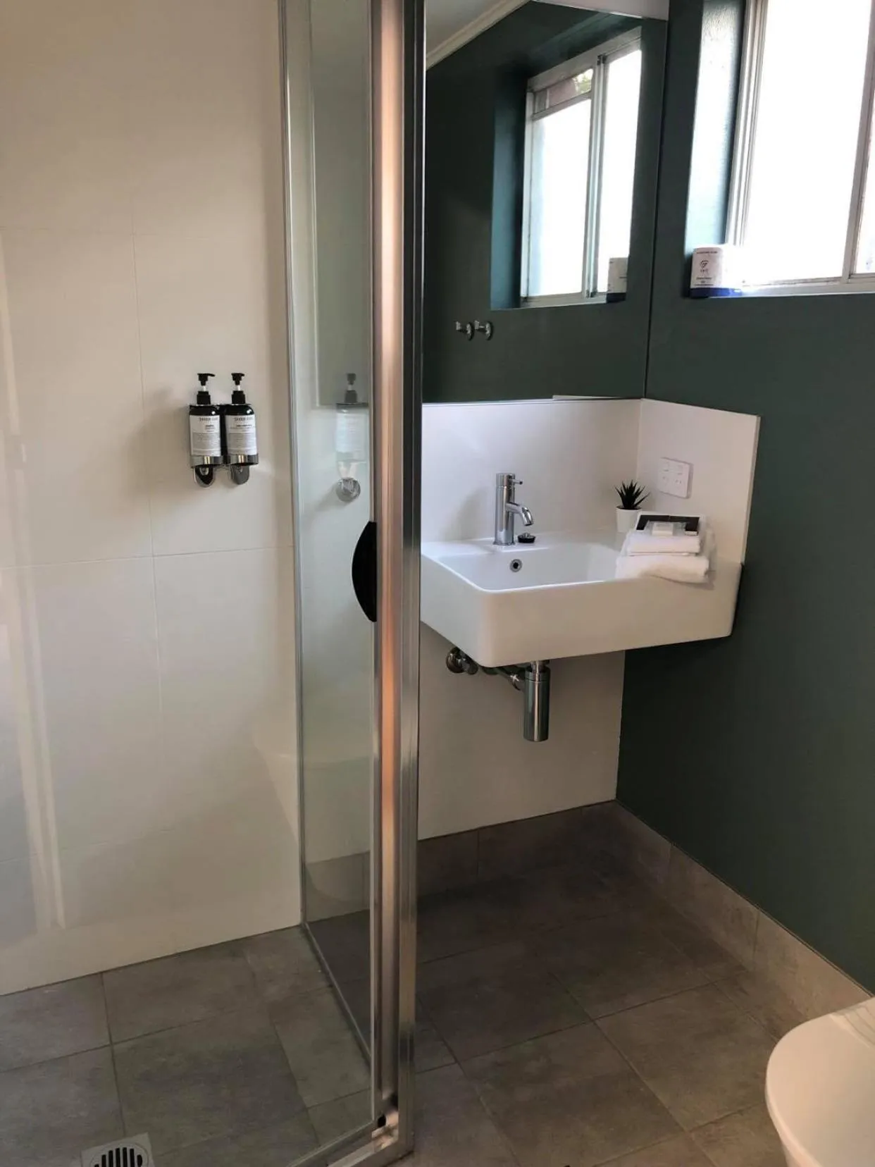 Bathroom in Bay House Motel