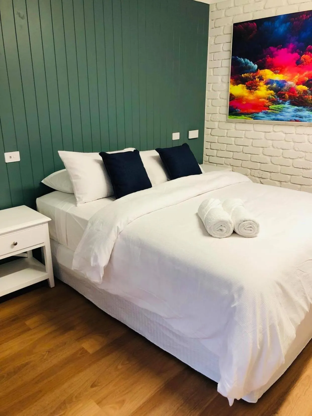 Bed in Bay House Motel