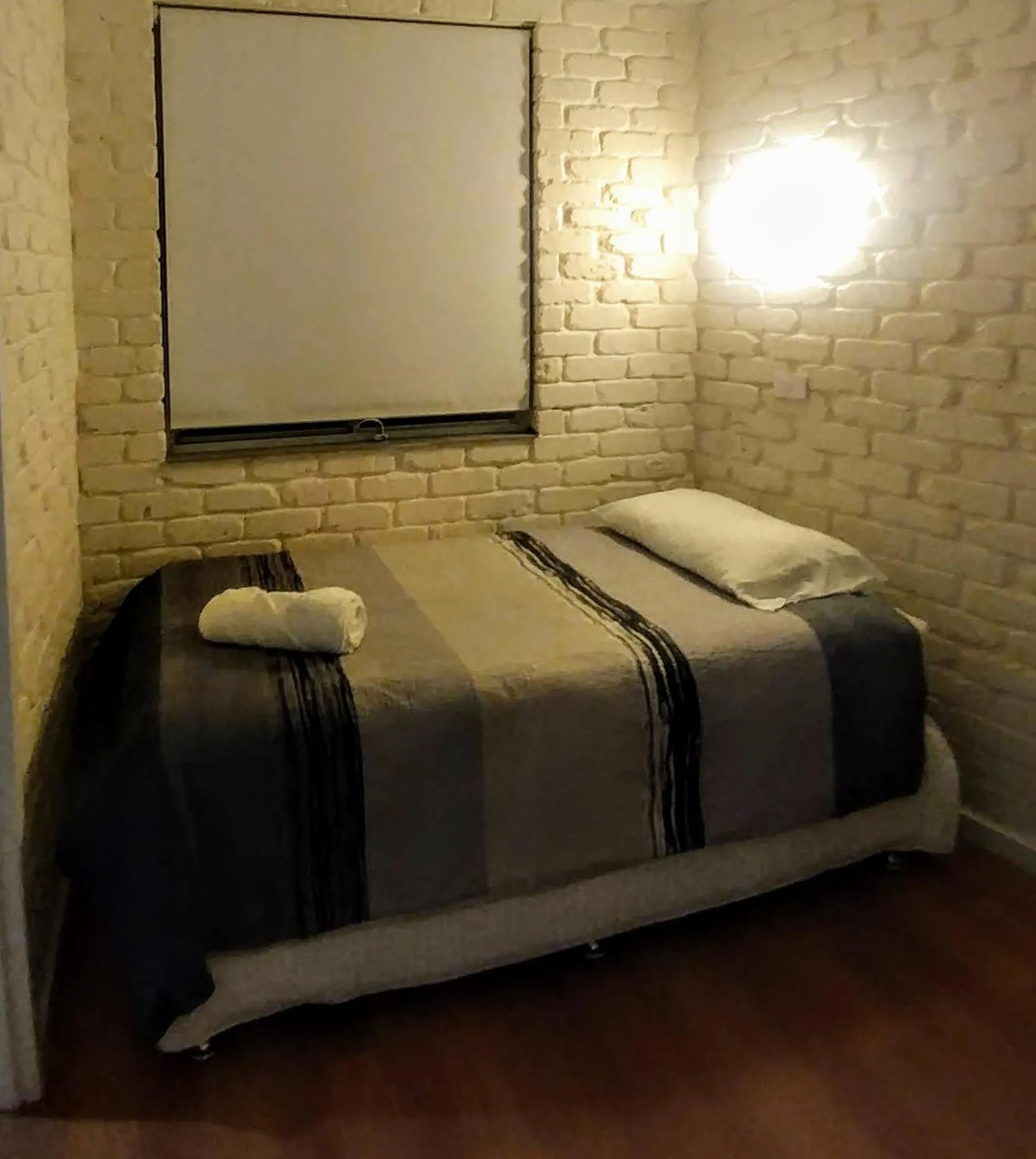 Bed in Bay House Motel