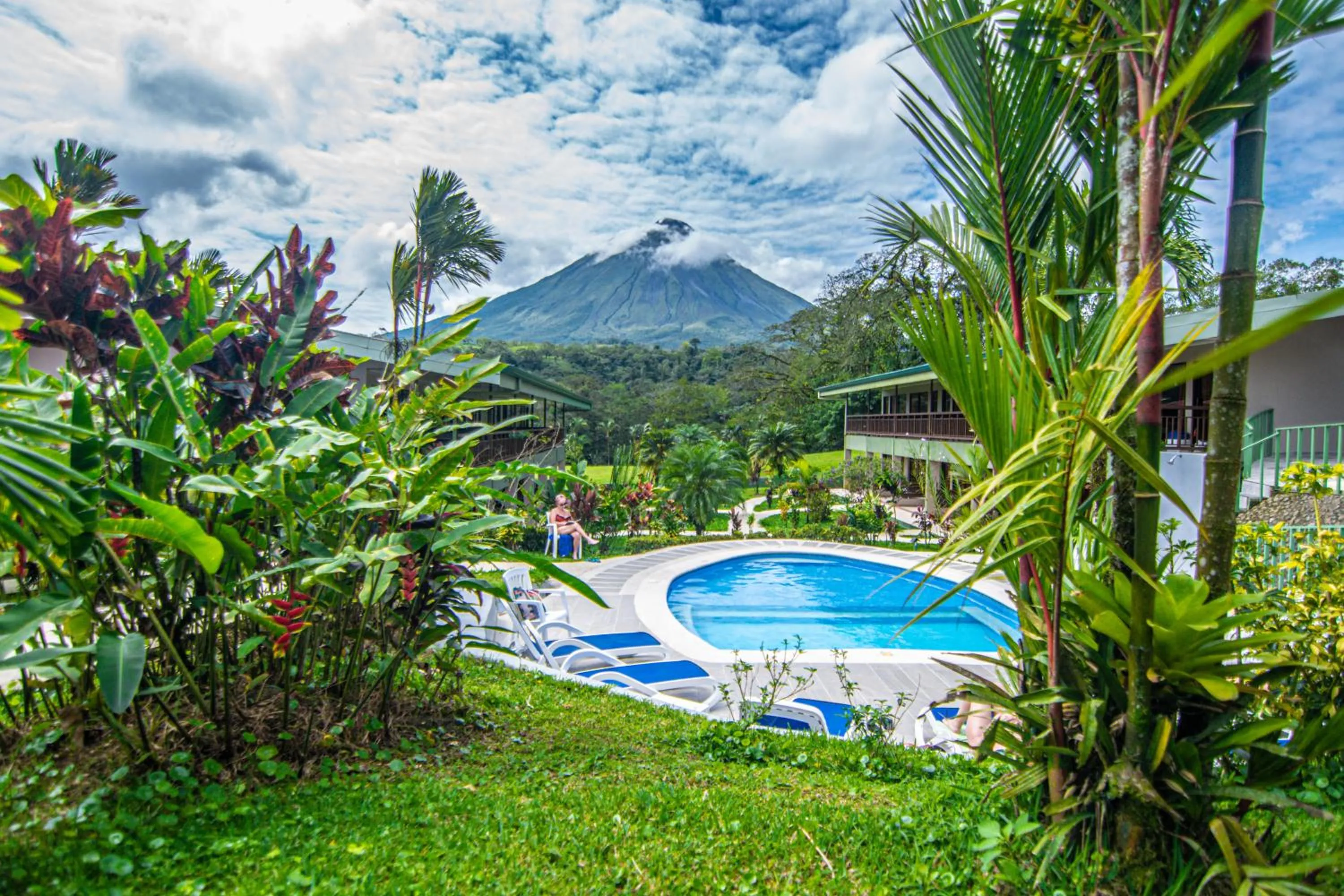 Pool view in Hotel Lavas Tacotal