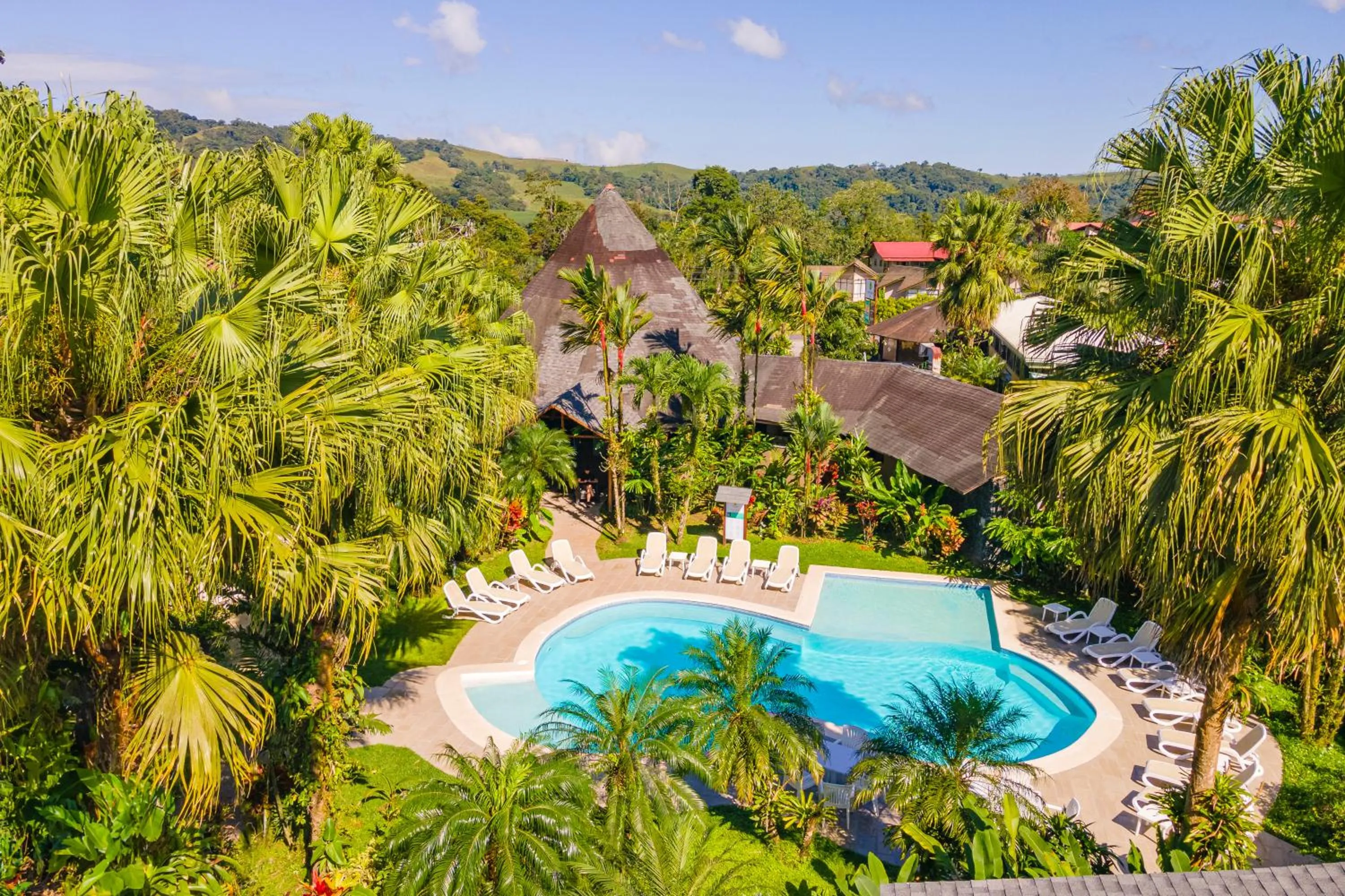 Swimming pool in Hotel Lavas Tacotal