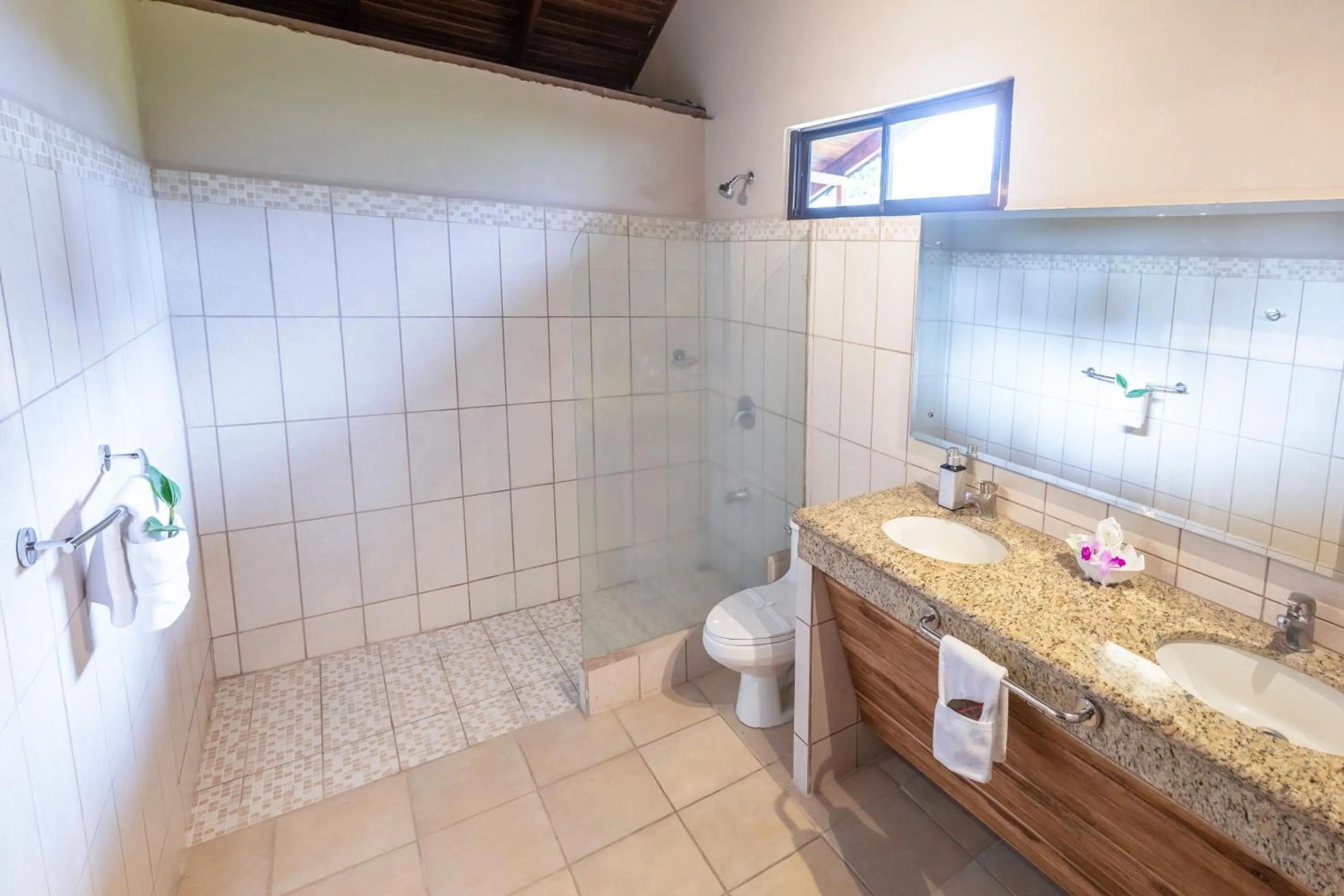 Bathroom in Hotel Lavas Tacotal