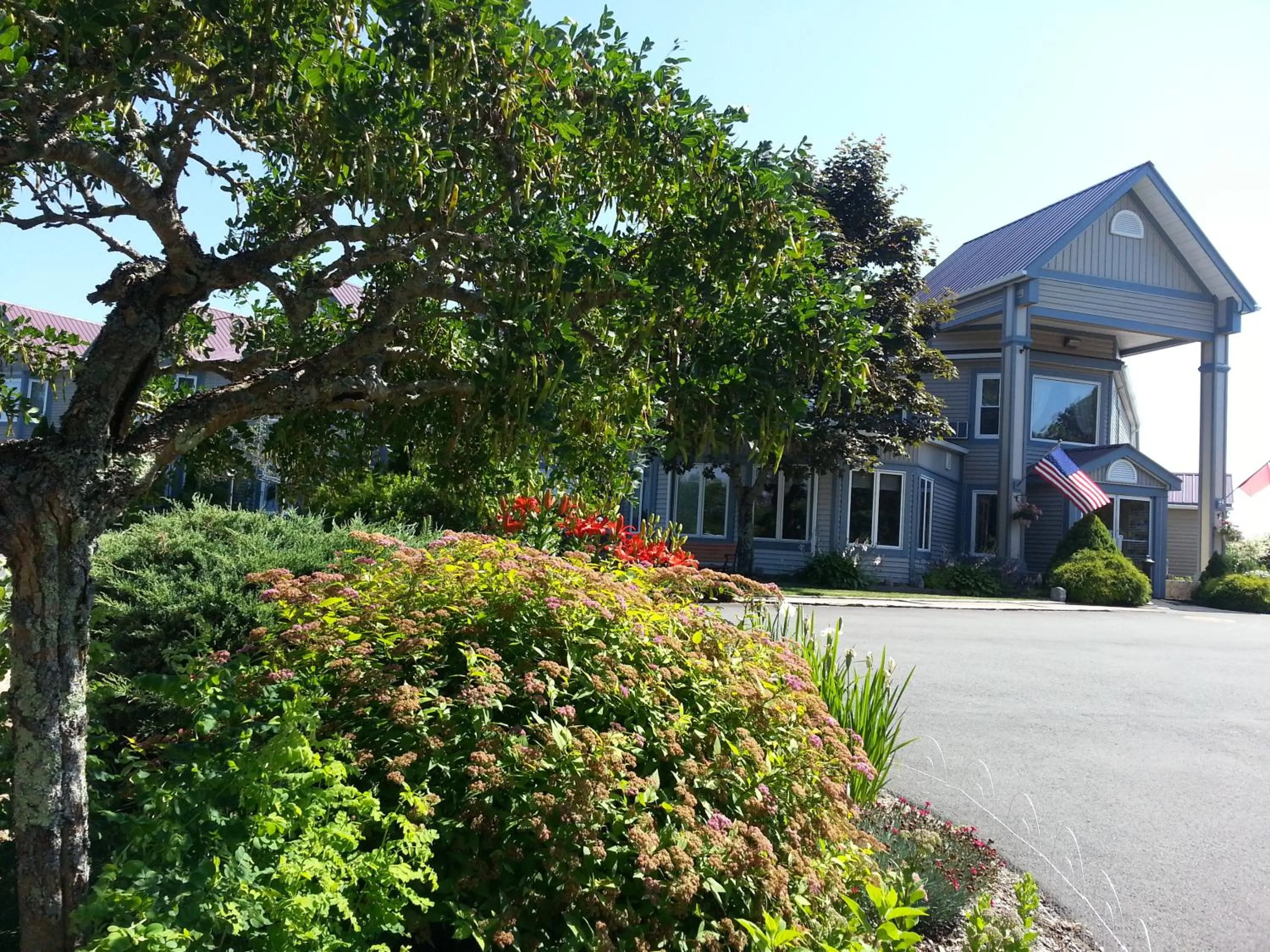 Facade/entrance in Granite Town Hotel