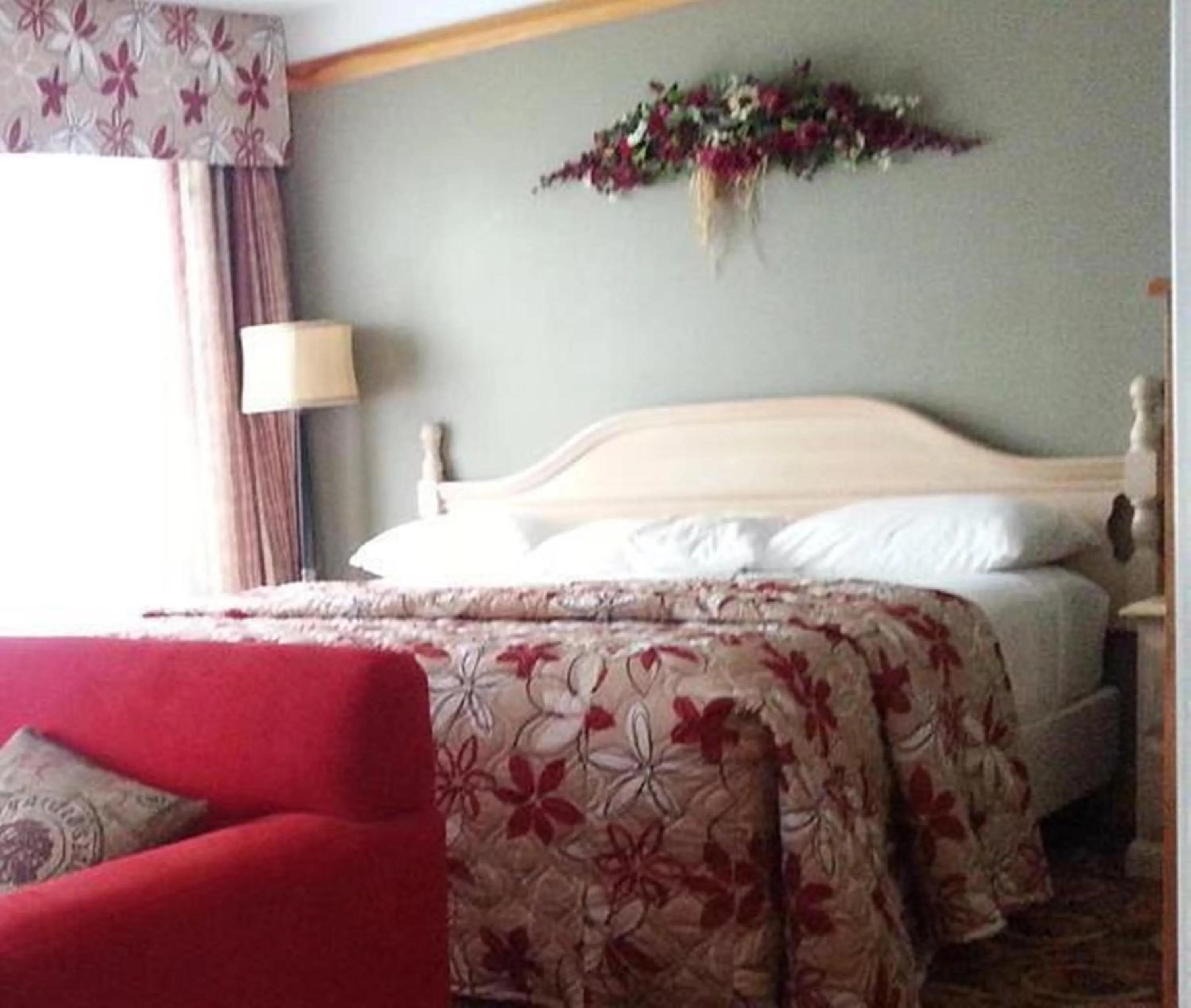 Bedroom, Bed in Granite Town Hotel