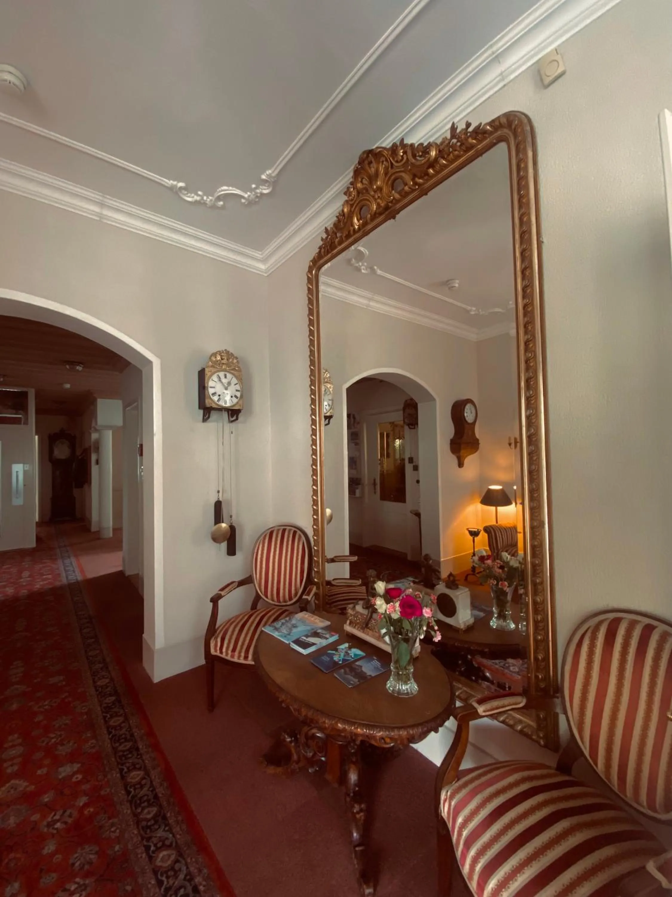 Seating area in Hotel De La Paix