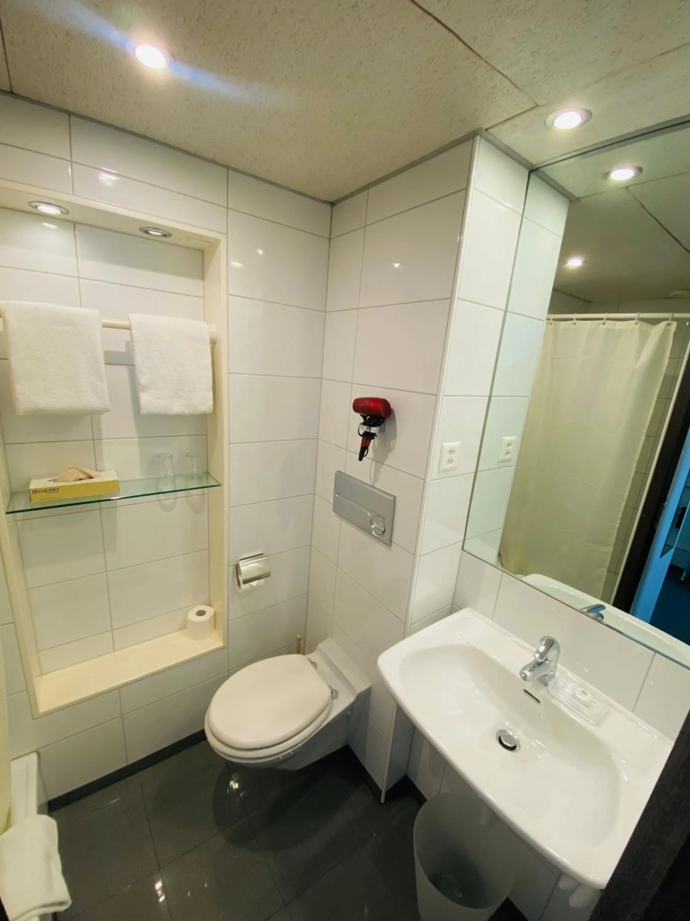 Bathroom in Hotel De La Paix