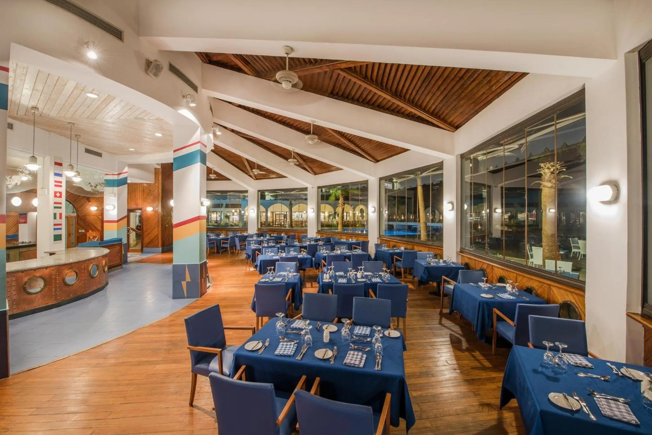 Restaurant/places to eat in Reef Oasis Blue Bay Resort & Spa