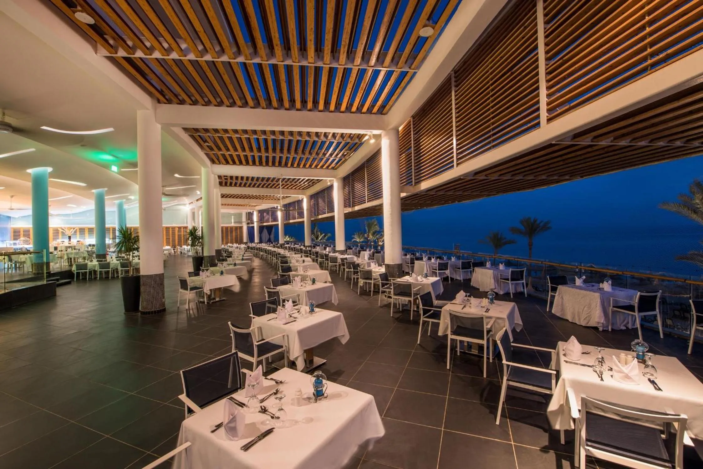 Restaurant/places to eat in Reef Oasis Blue Bay Resort & Spa