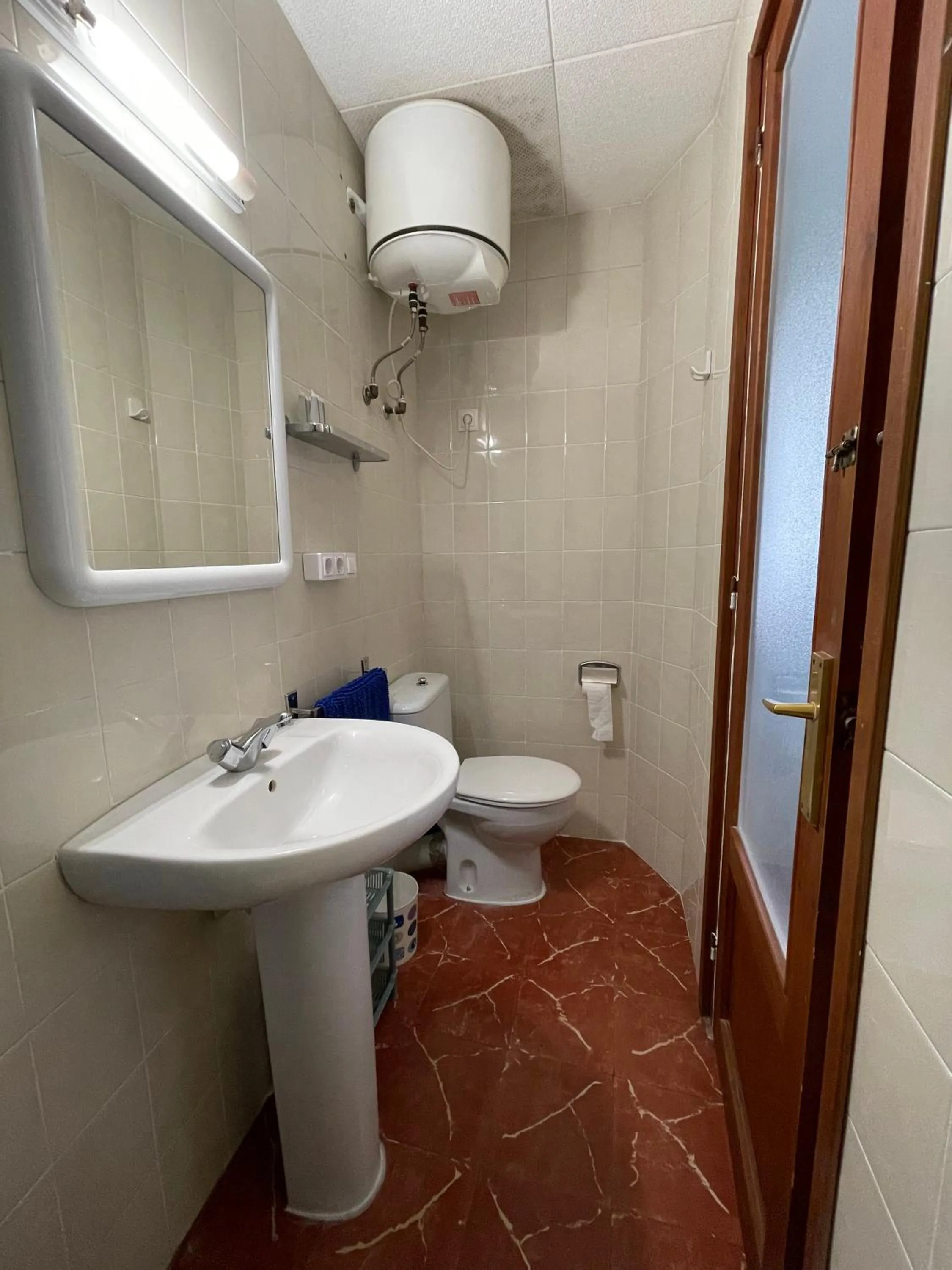 Shower in P&R hostals Can Tort