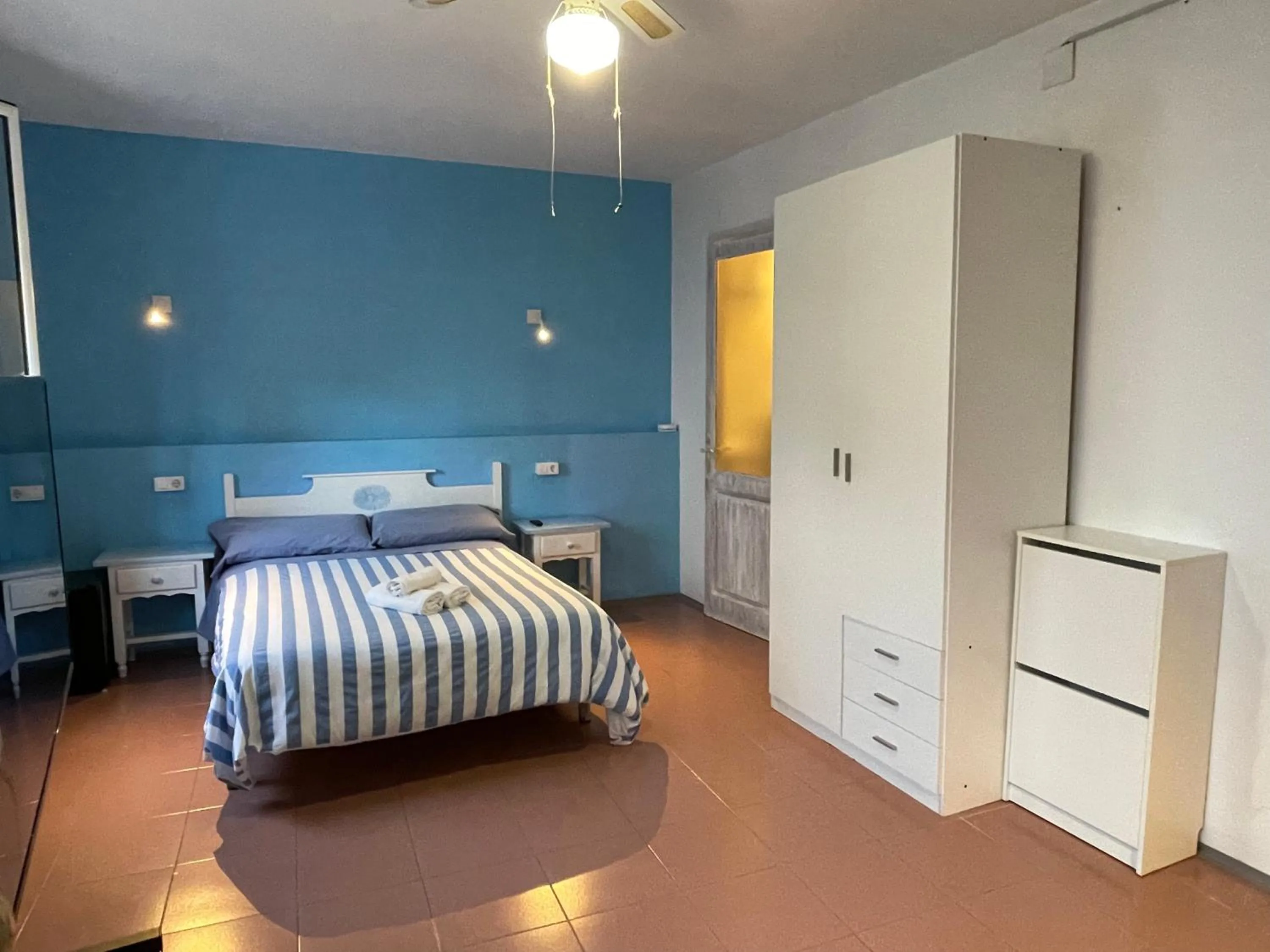 Photo of the whole room, Bed in P&R hostals Can Tort