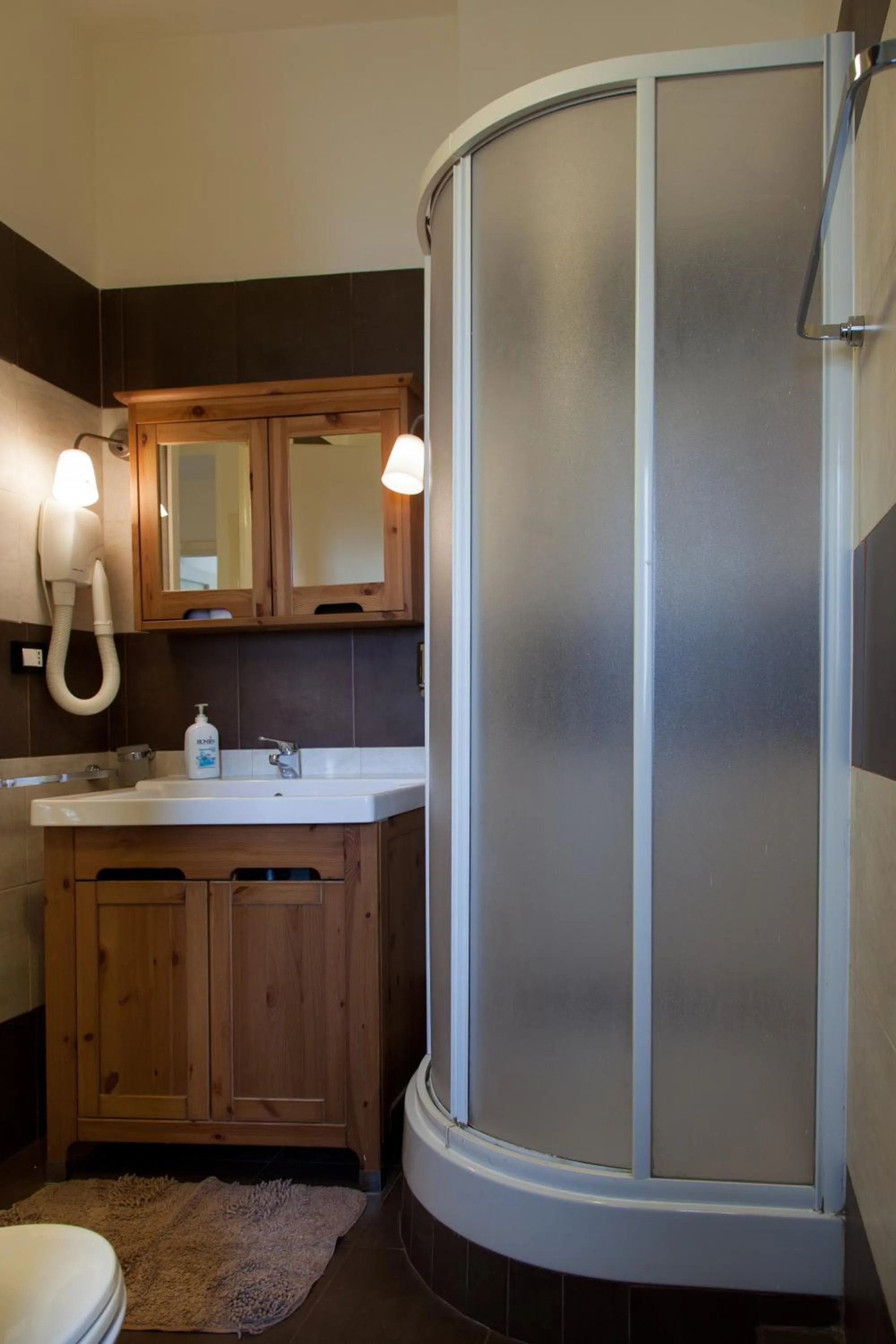 Shower in Santa Croce