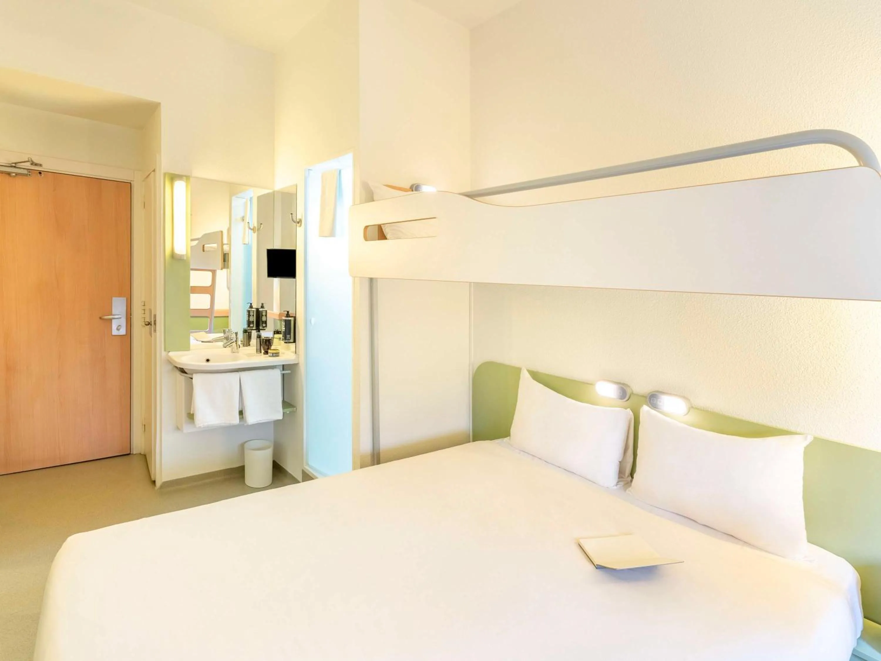 Double Room with Bunk Bed in Ibis Budget Madrid Calle Alcalá