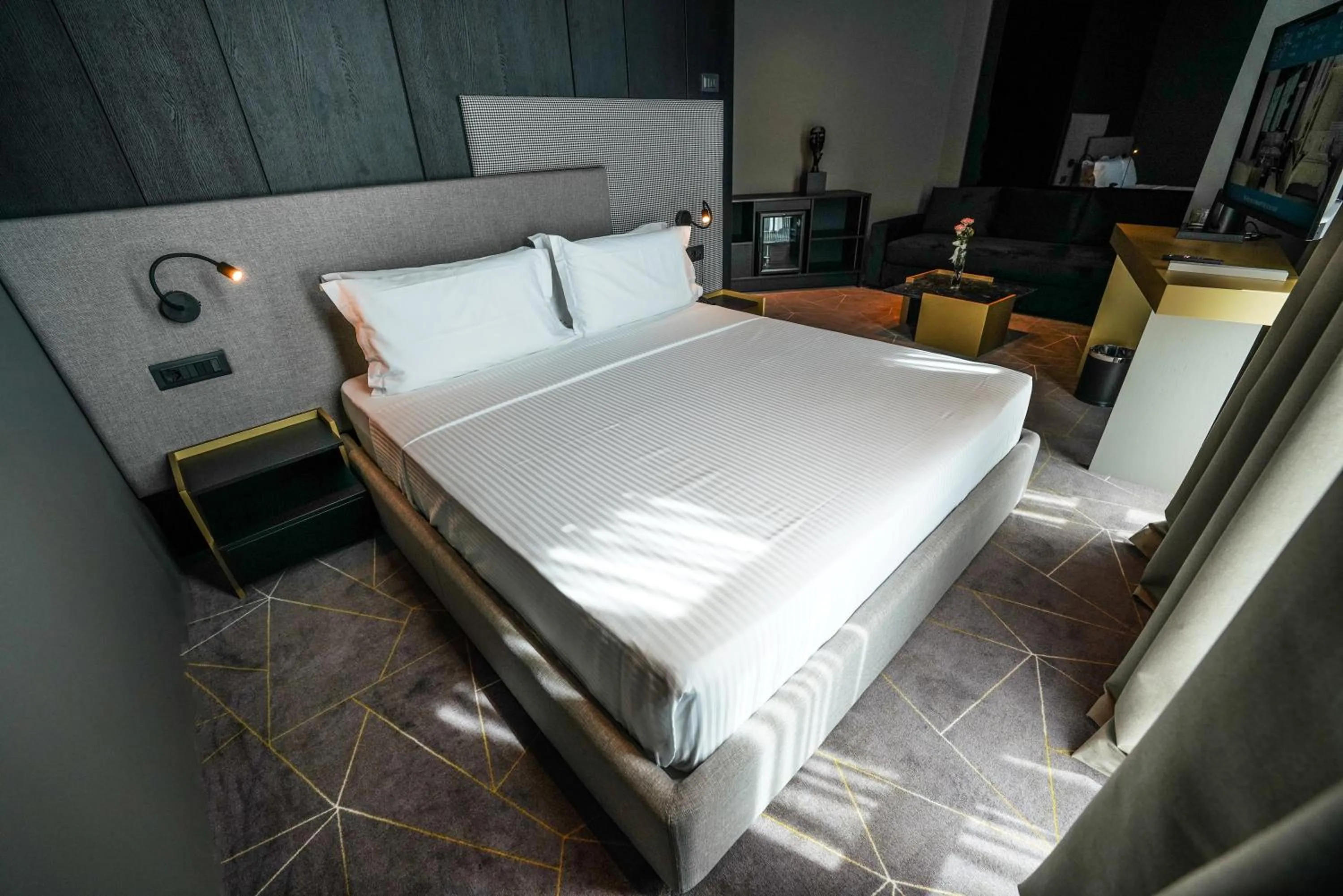 Photo of the whole room, Bed in The Central View Boutique Hotel