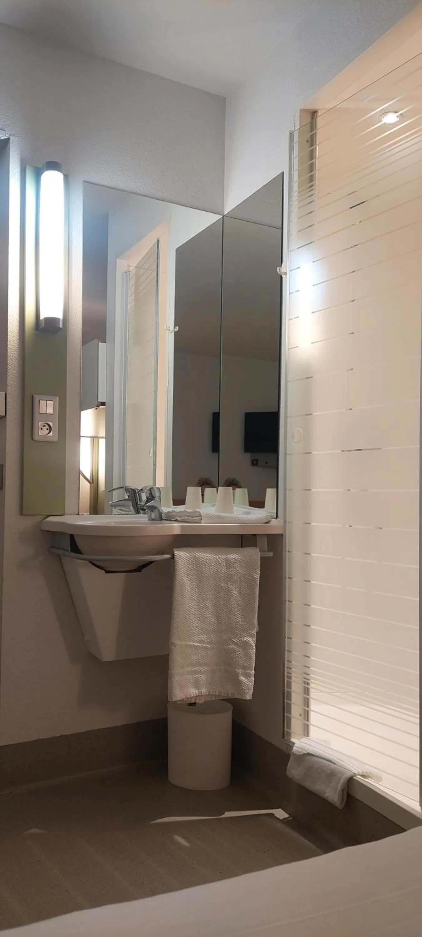 Shower in ibis budget Issoire