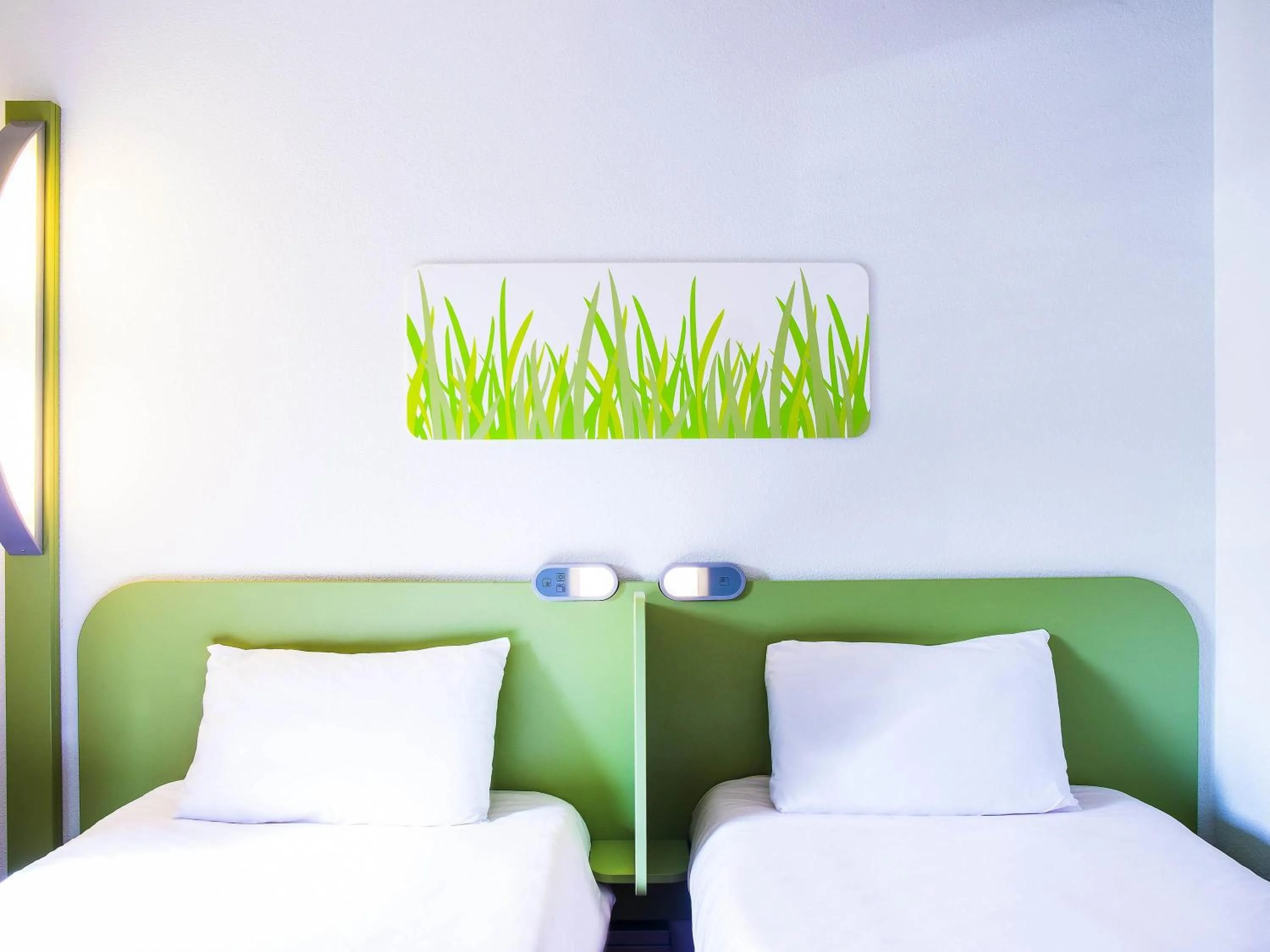 Bedroom, Bed in ibis budget Issoire