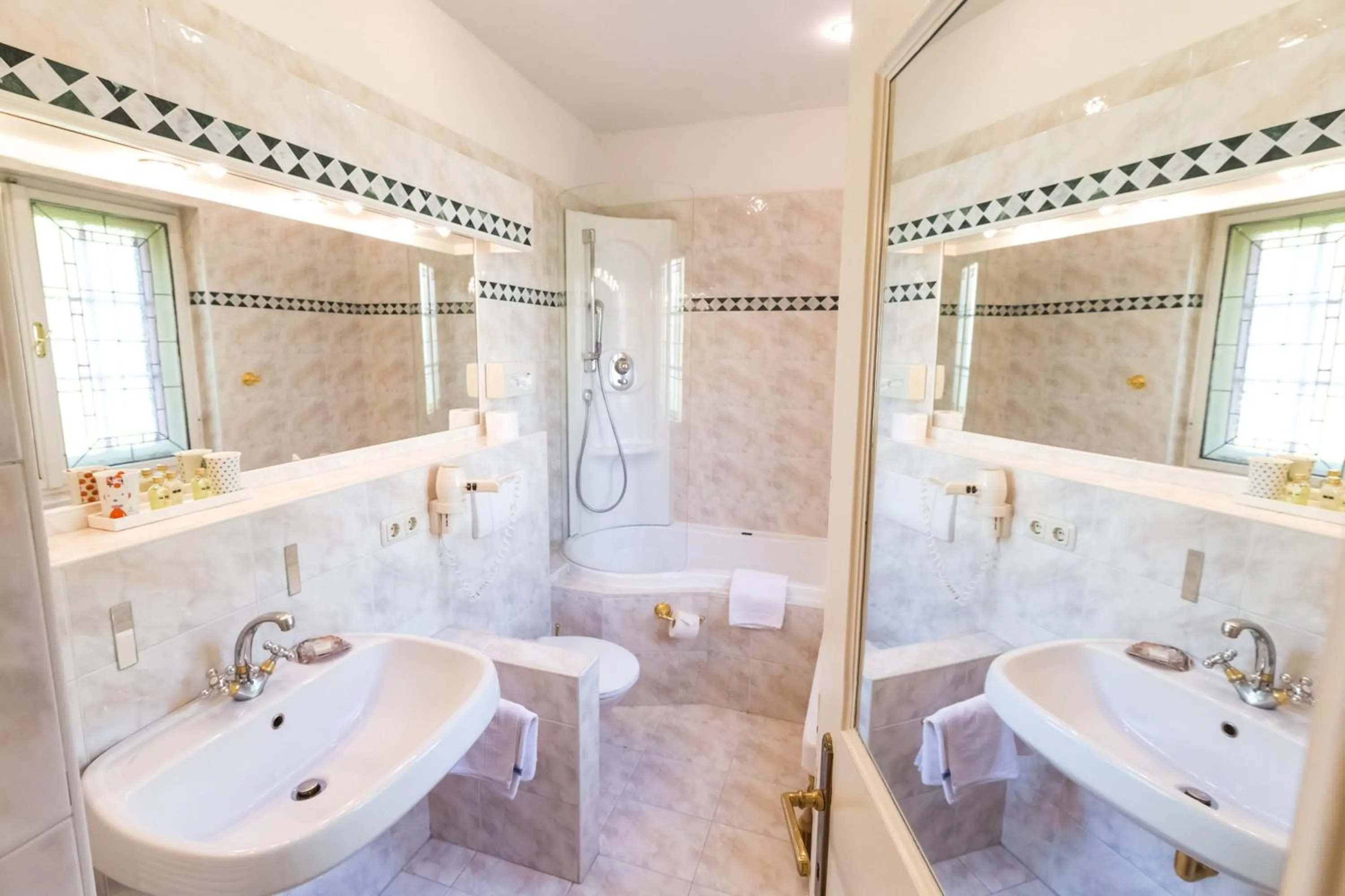 Bathroom in Hotel Schloss Leonstain